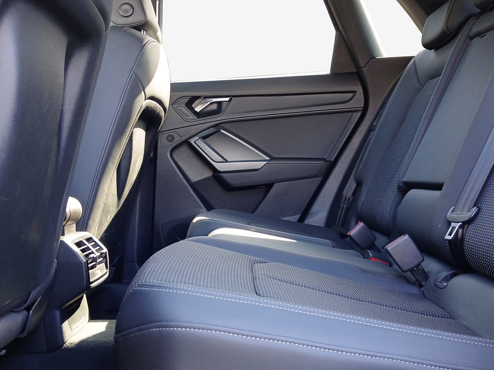 AUDI Q3 35 TFSI S line Attraction S-tronic-image-11