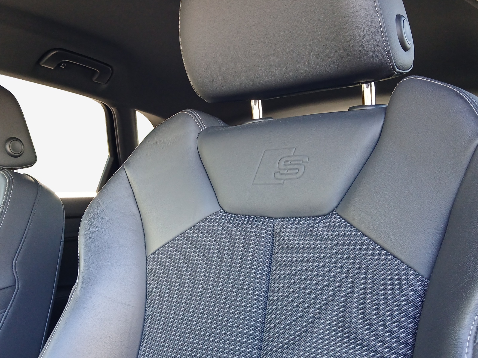 AUDI Q3 35 TFSI S line Attraction S-tronic-image-14