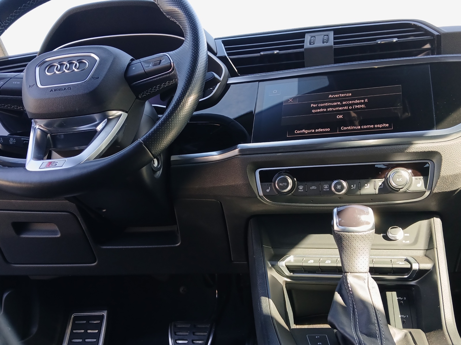AUDI Q3 35 TFSI S line Attraction S-tronic-image-8