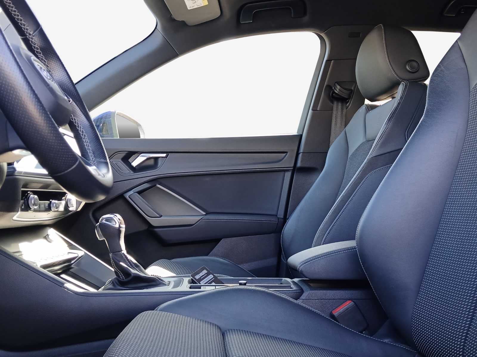 AUDI Q3 35 TFSI S line Attraction S-tronic-image-7