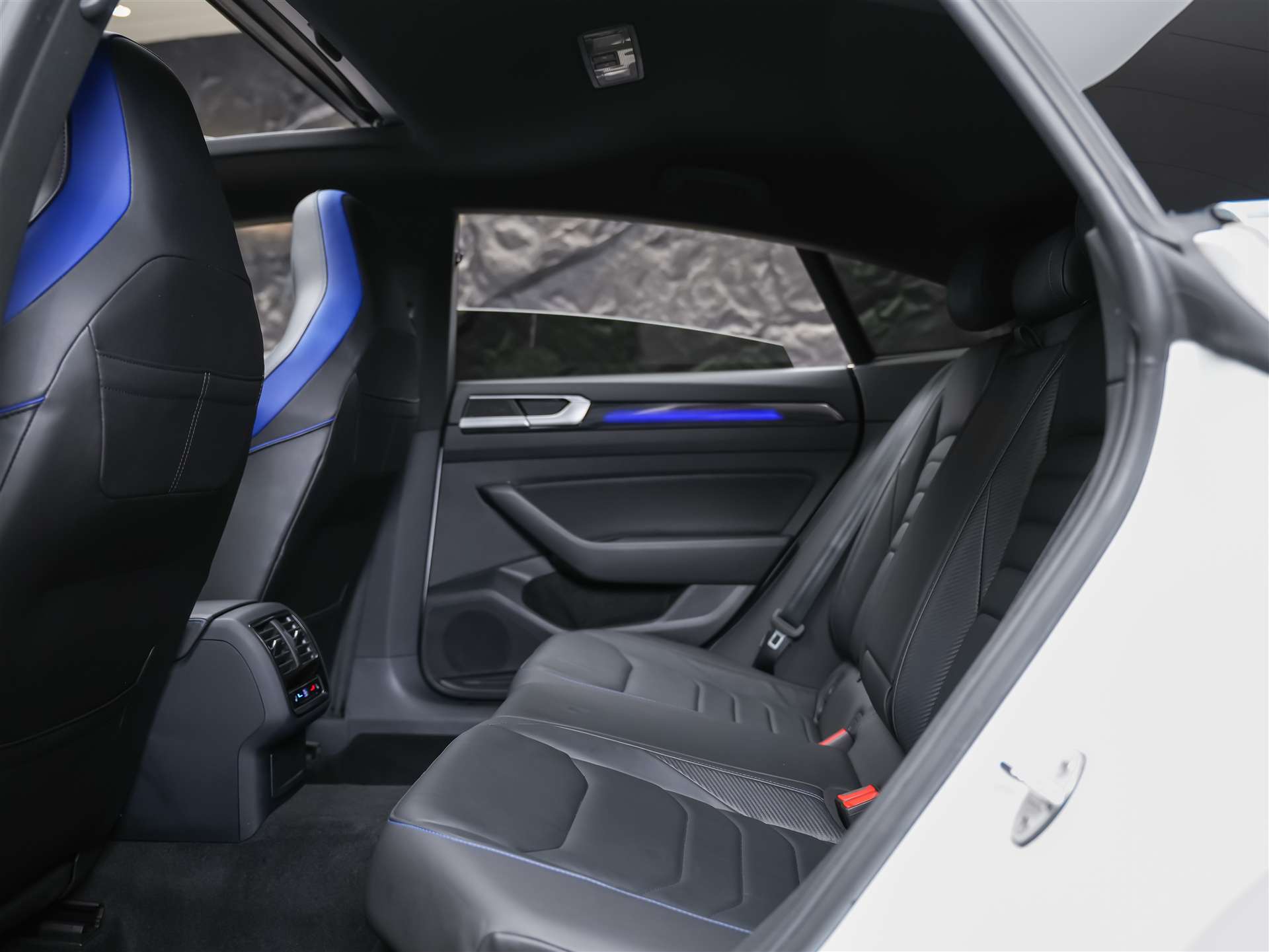 VW Arteon 2.0 TSI R 4Motion DSG *Head Up Display*Nappa Leder*Abstandsregler* Panorama*-image-12