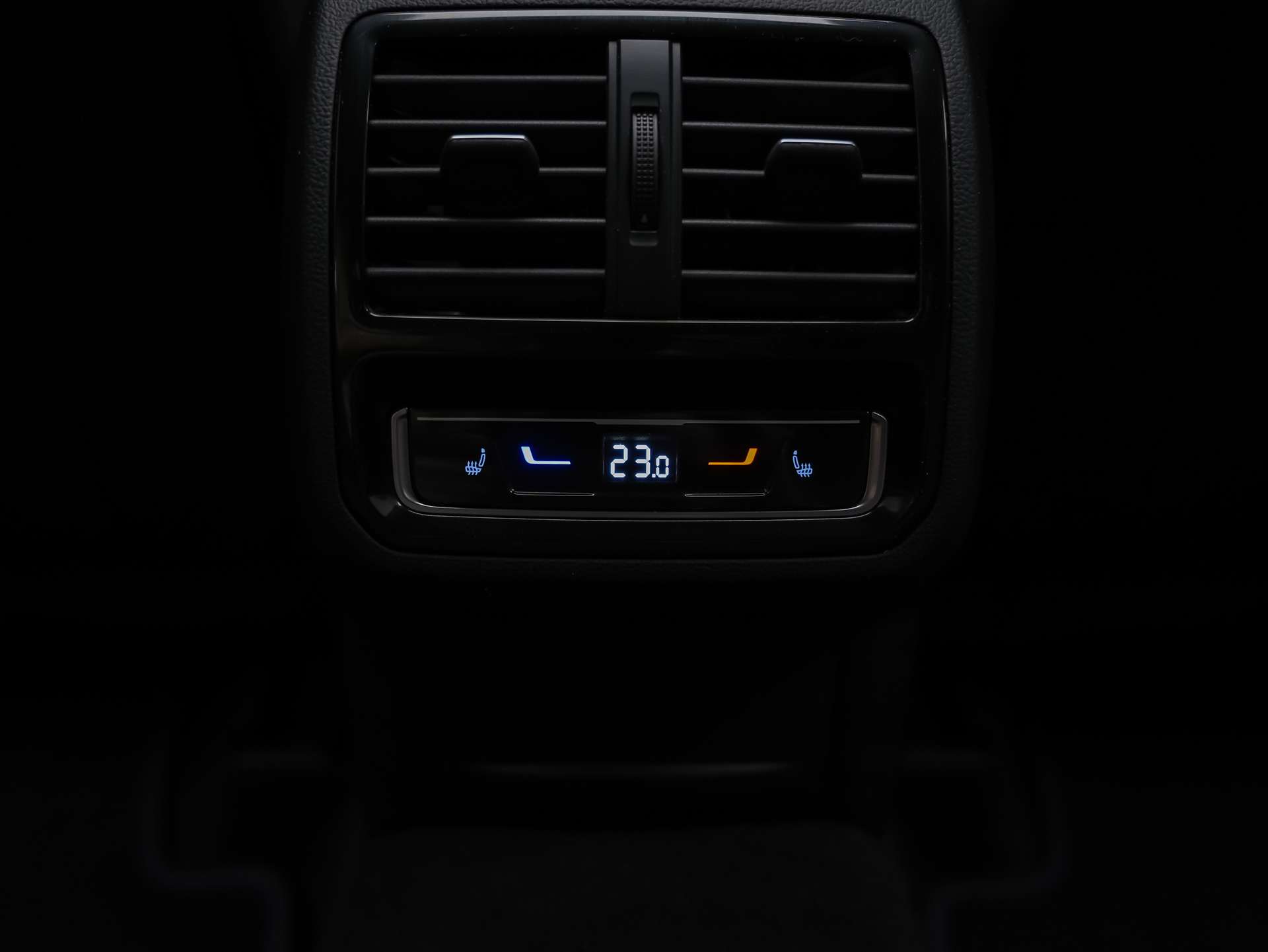 VW Arteon 2.0 TSI R 4Motion DSG *Head Up Display*Nappa Leder*Abstandsregler* Panorama*-image-14