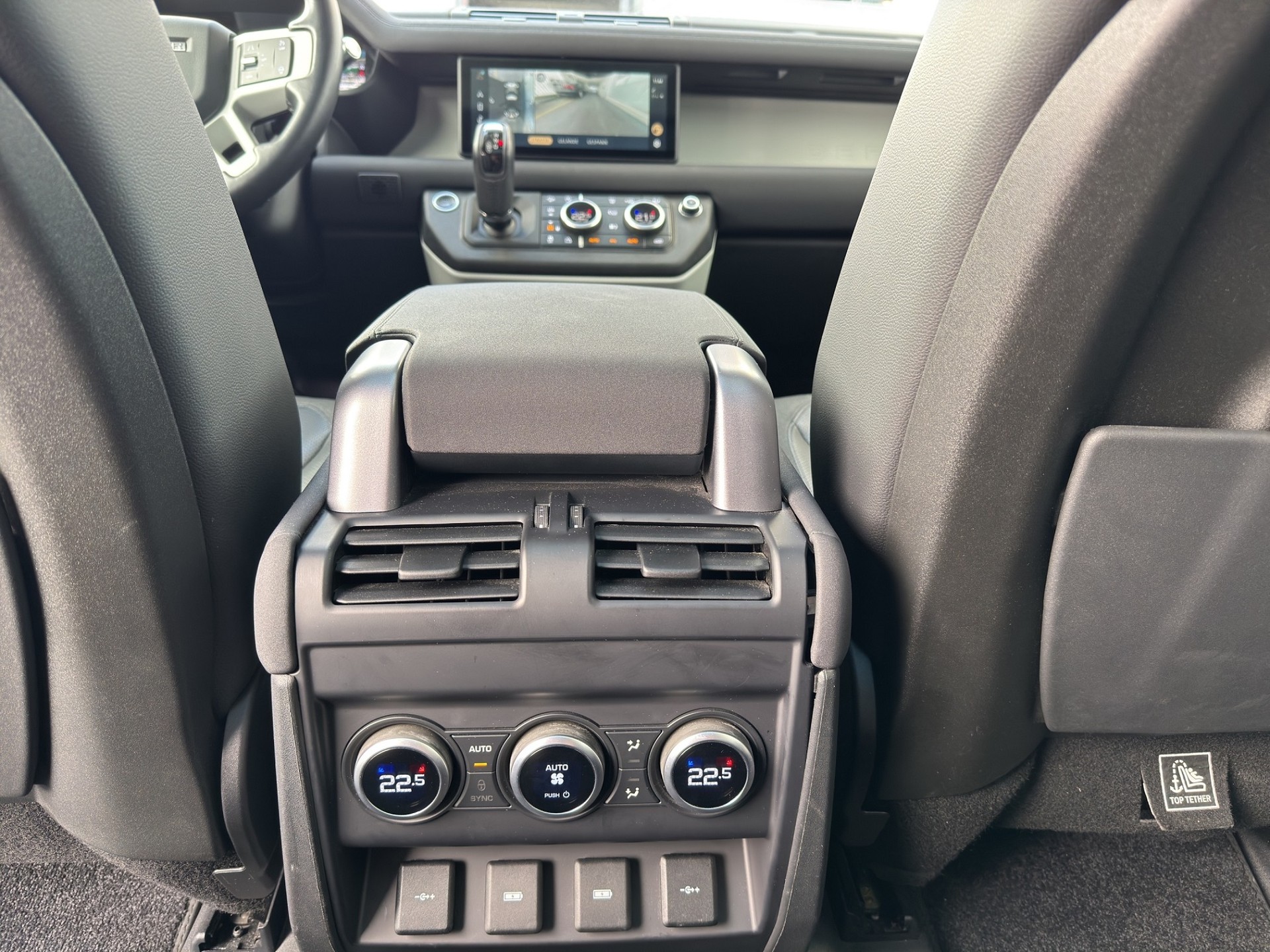 LAND ROVER Defender 110 2.0 SD4 240 First Edition-image-15