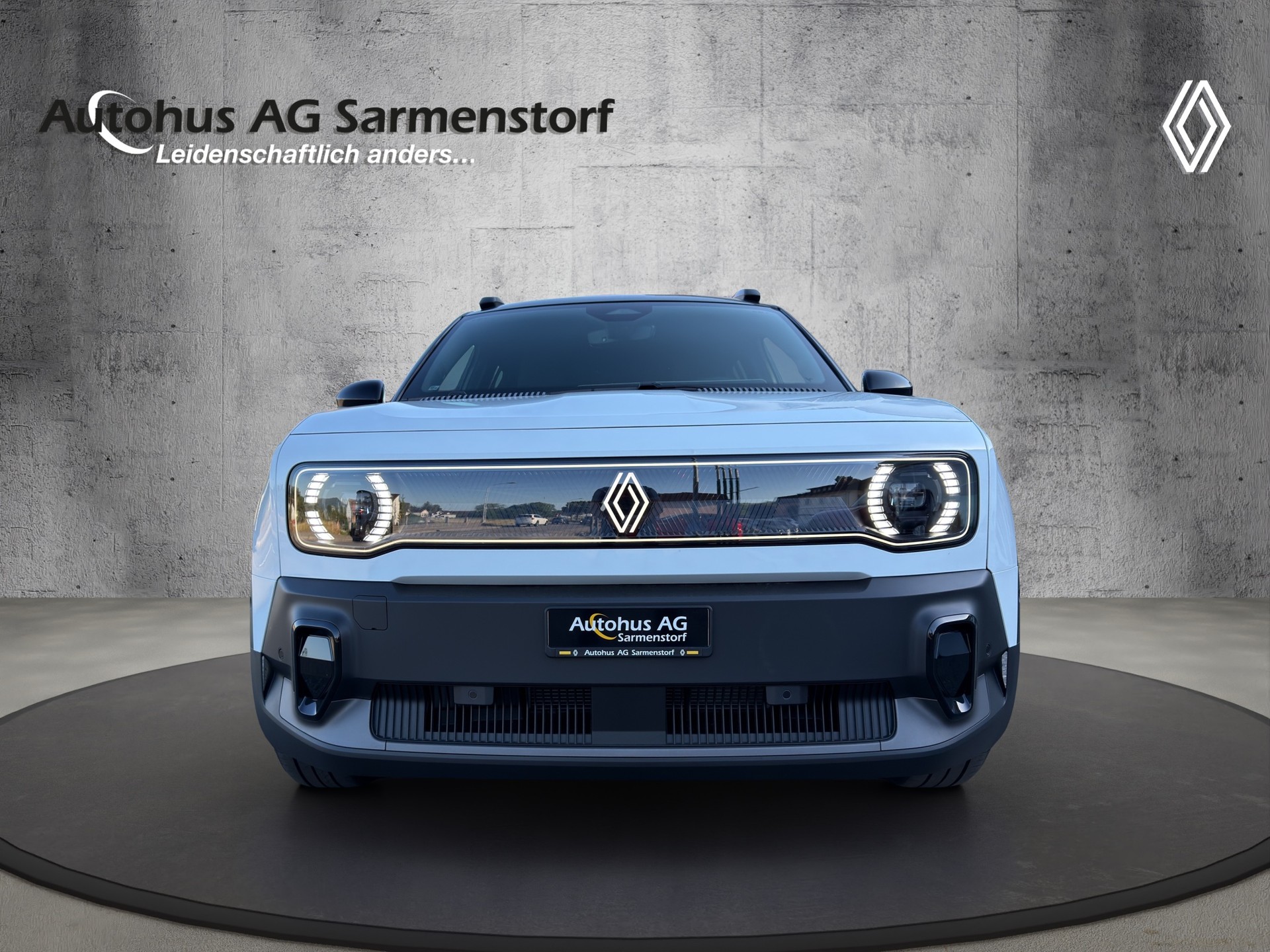 RENAULT R4 E-Tech Comfort Range 52 kWh Iconic-image-1