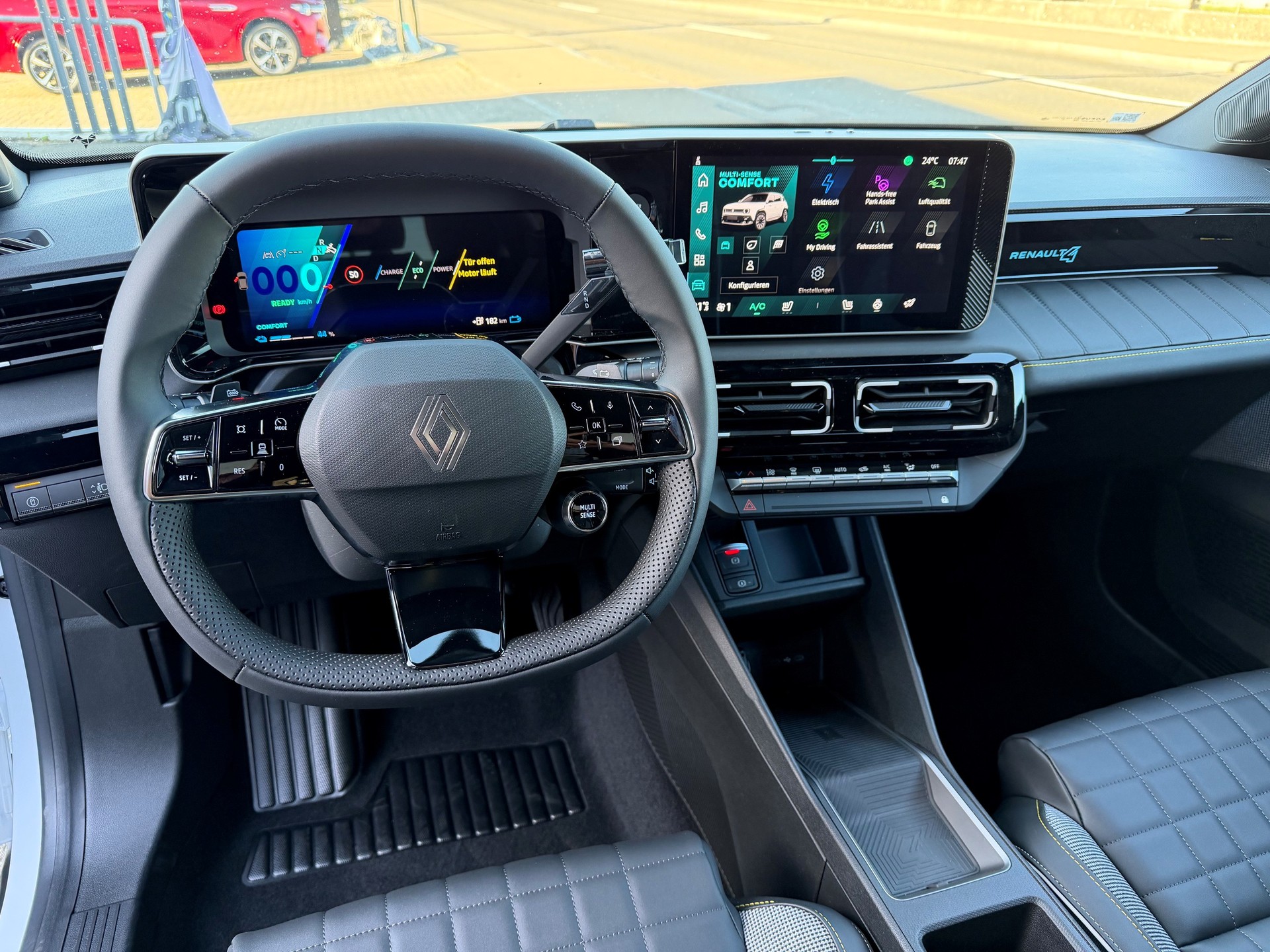 RENAULT R4 E-Tech Comfort Range 52 kWh Iconic-image-6