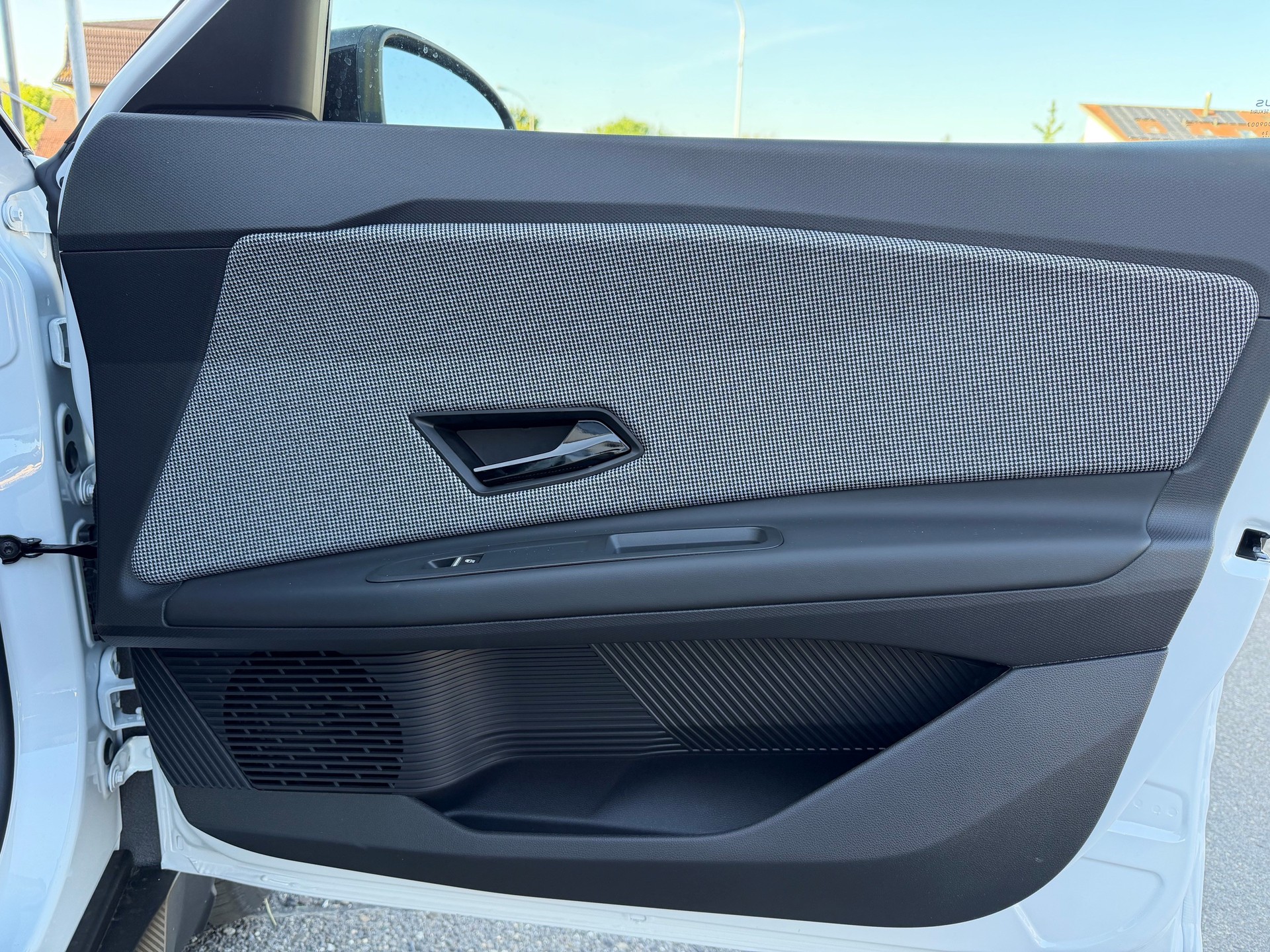 RENAULT R4 E-Tech Comfort Range 52 kWh Iconic-image-8