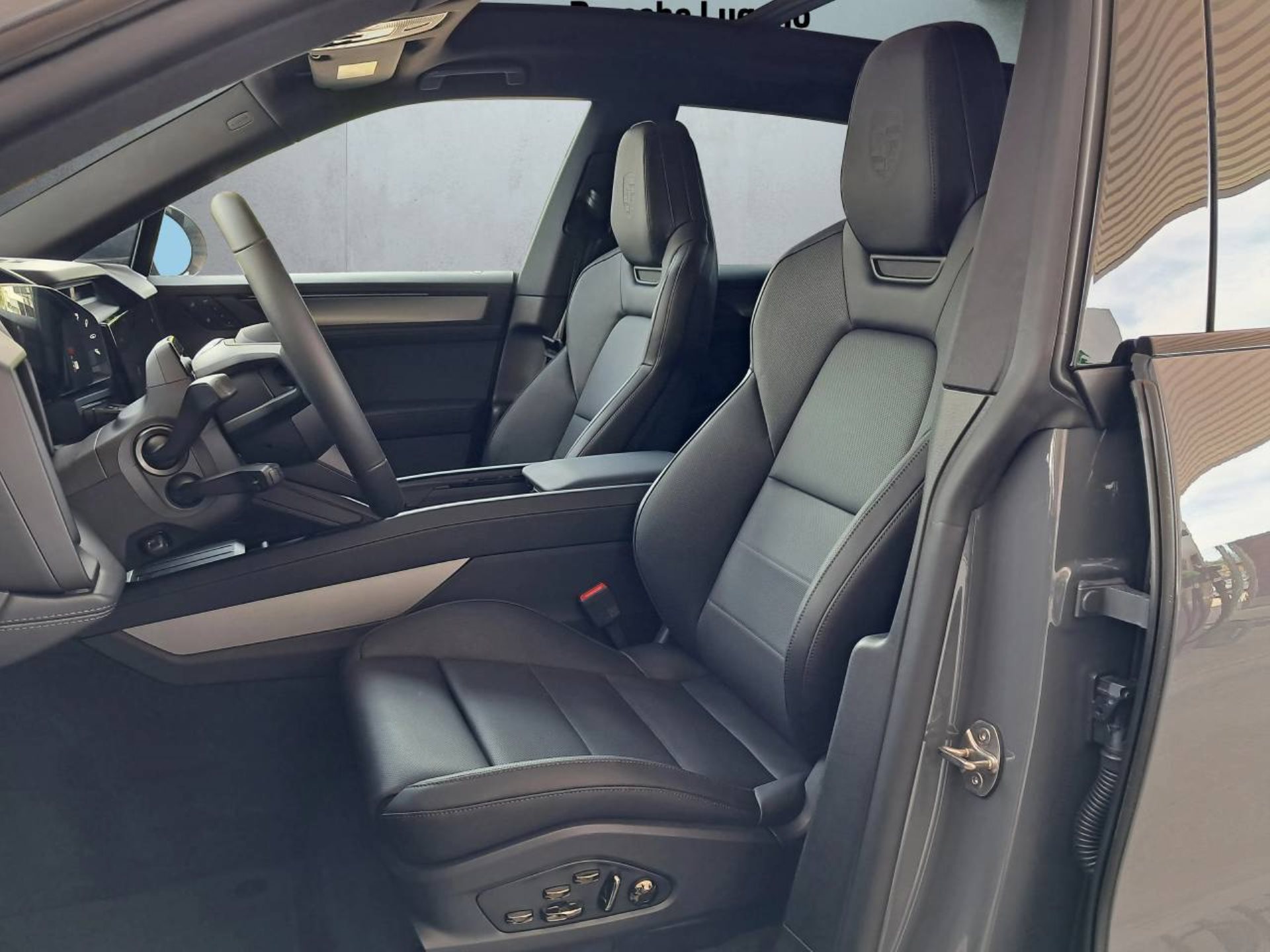 PORSCHE Cayenne Electric-image-4