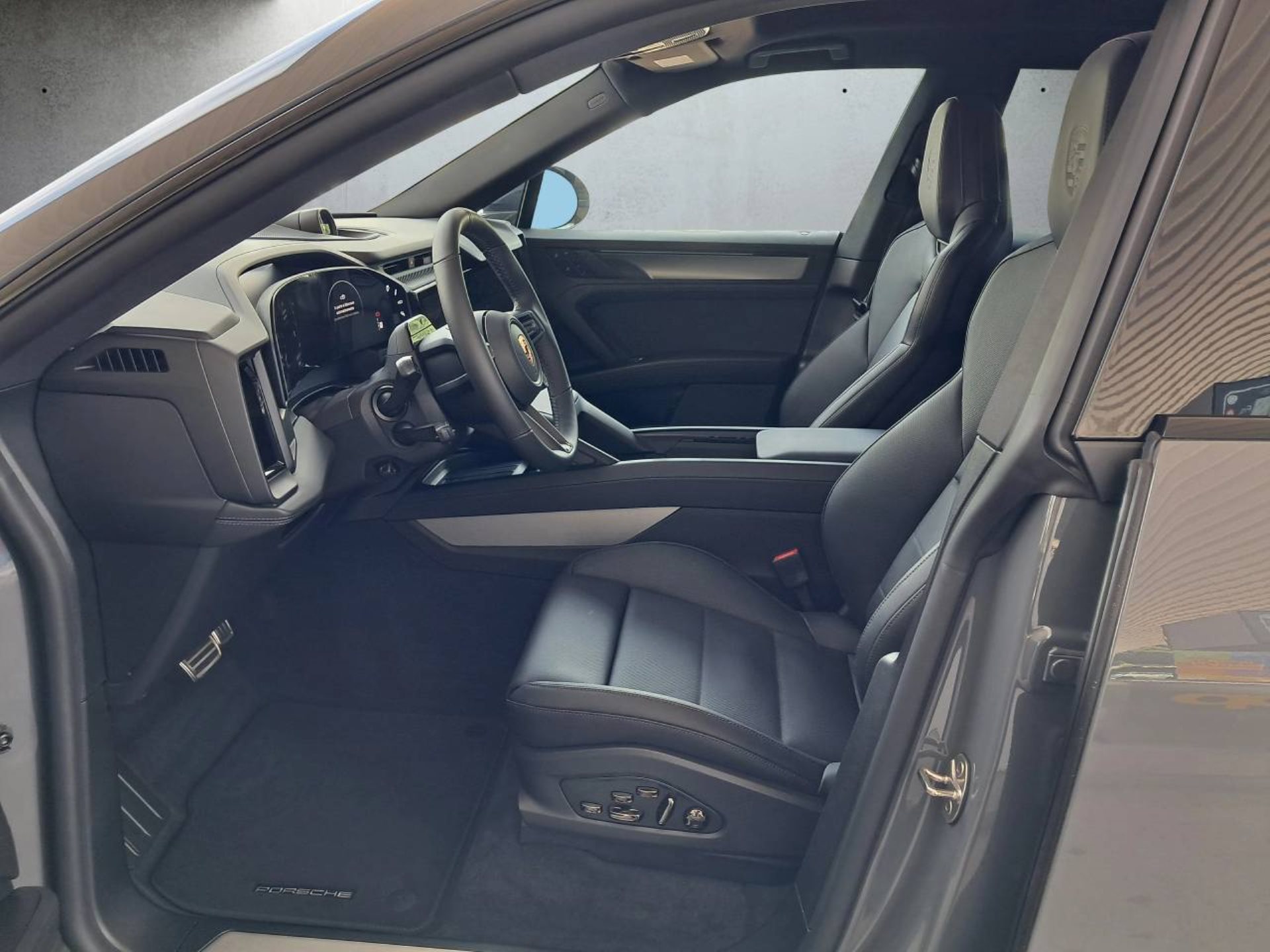 PORSCHE Cayenne Electric-image-3