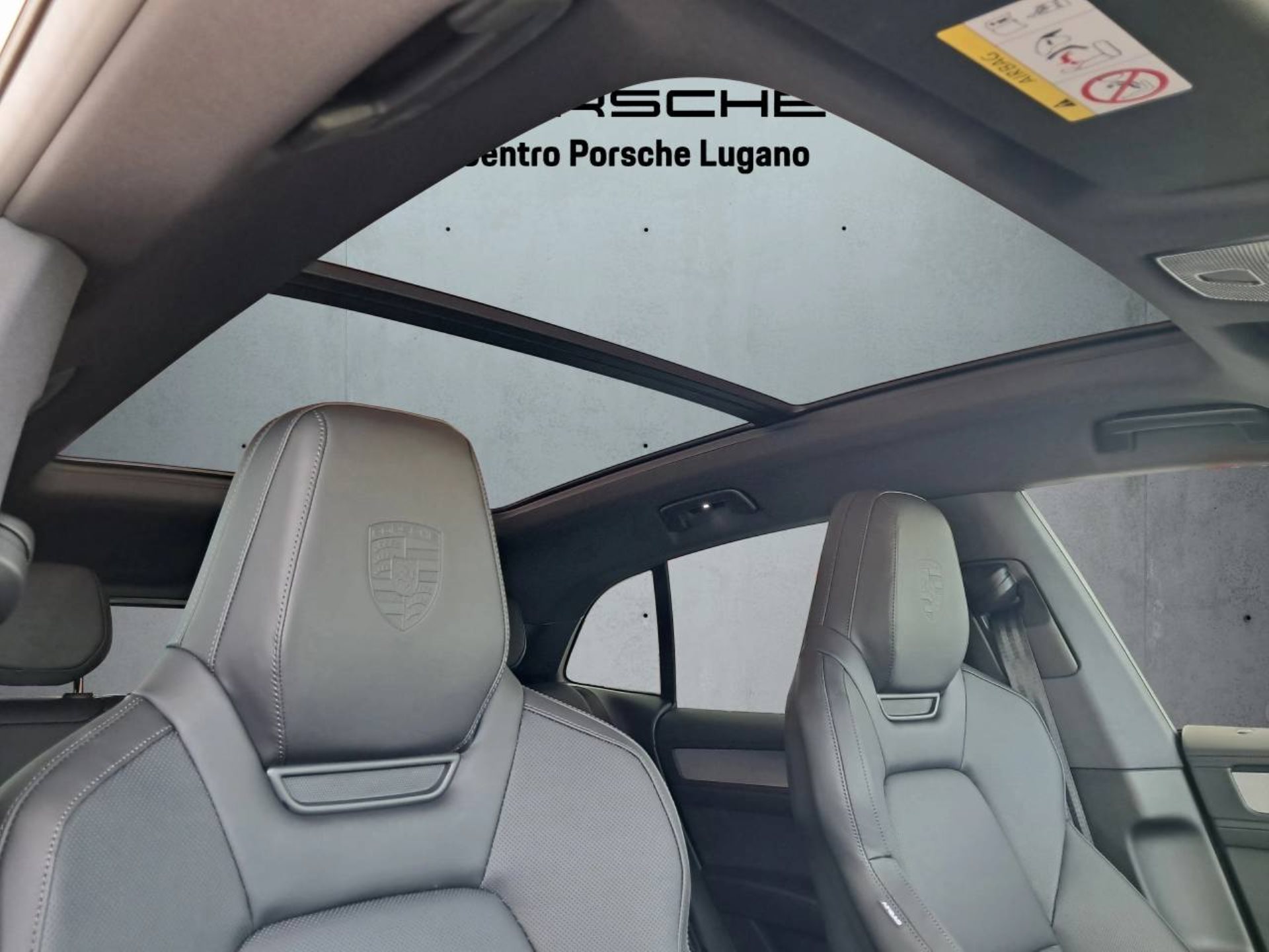 PORSCHE Cayenne Electric-image-19