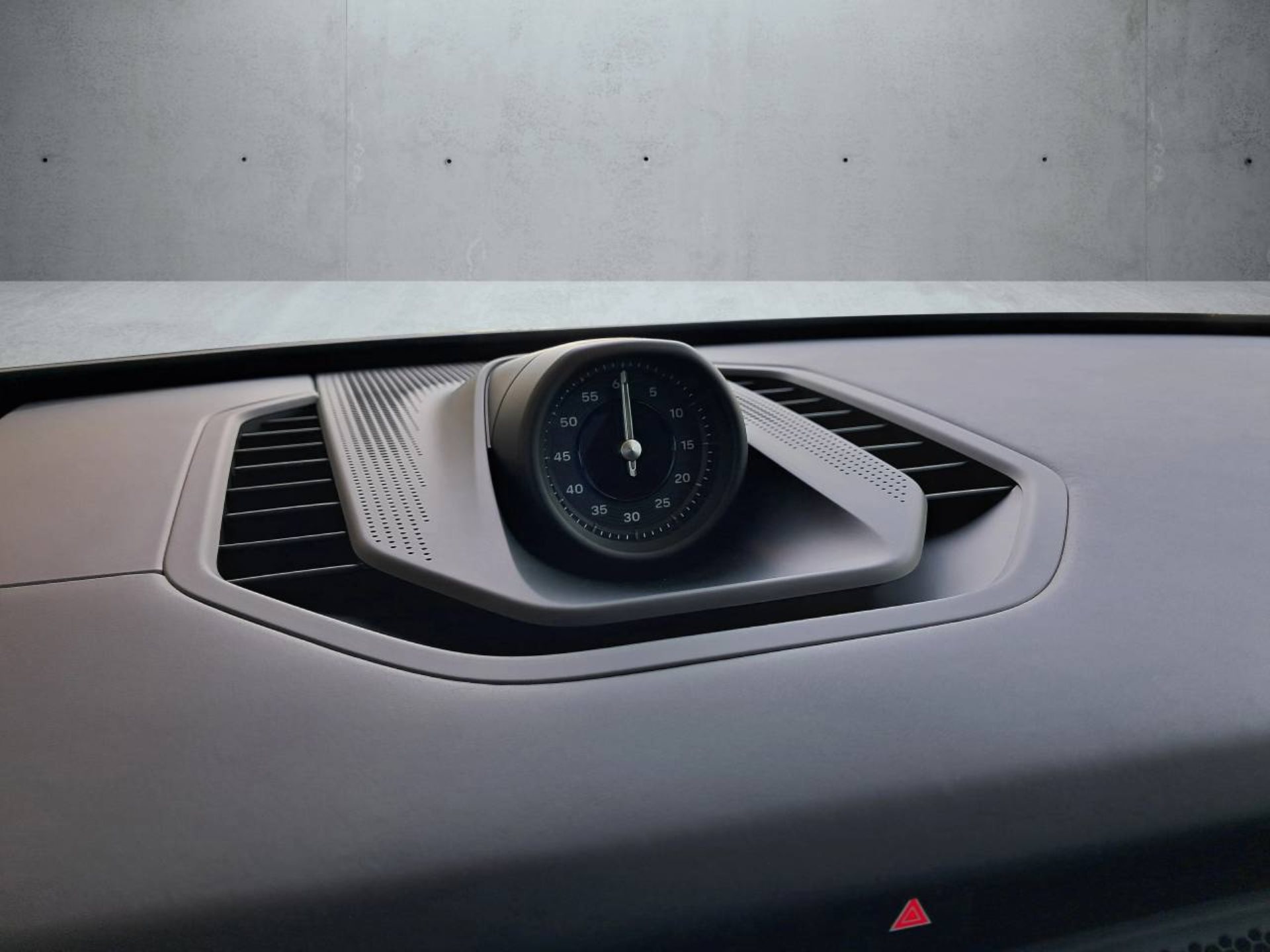 PORSCHE Cayenne Electric-image-26