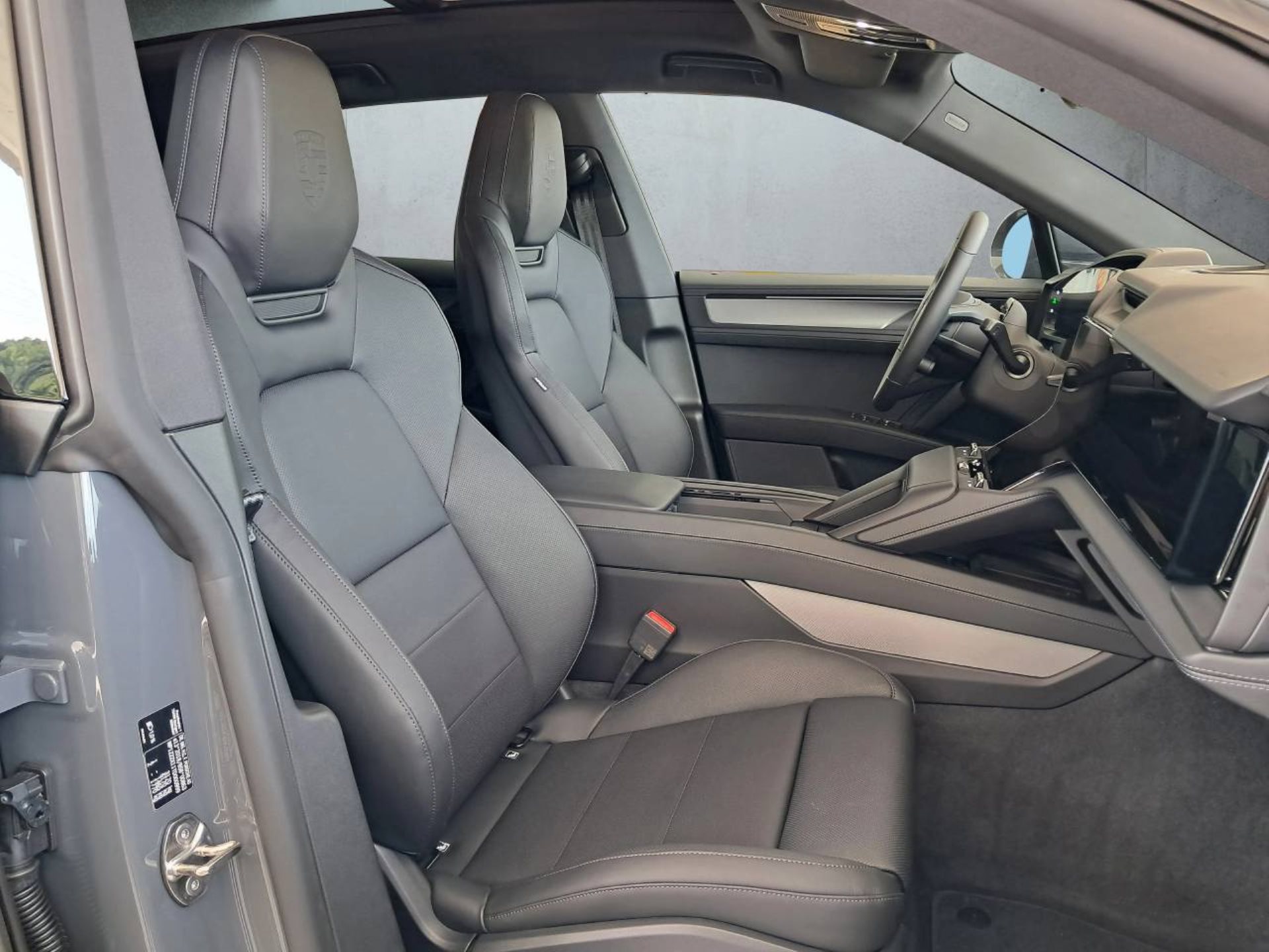 PORSCHE Cayenne Electric-image-14