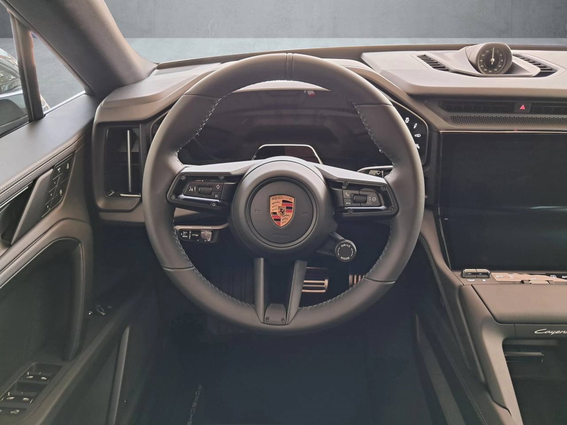 PORSCHE Cayenne Electric-image-12
