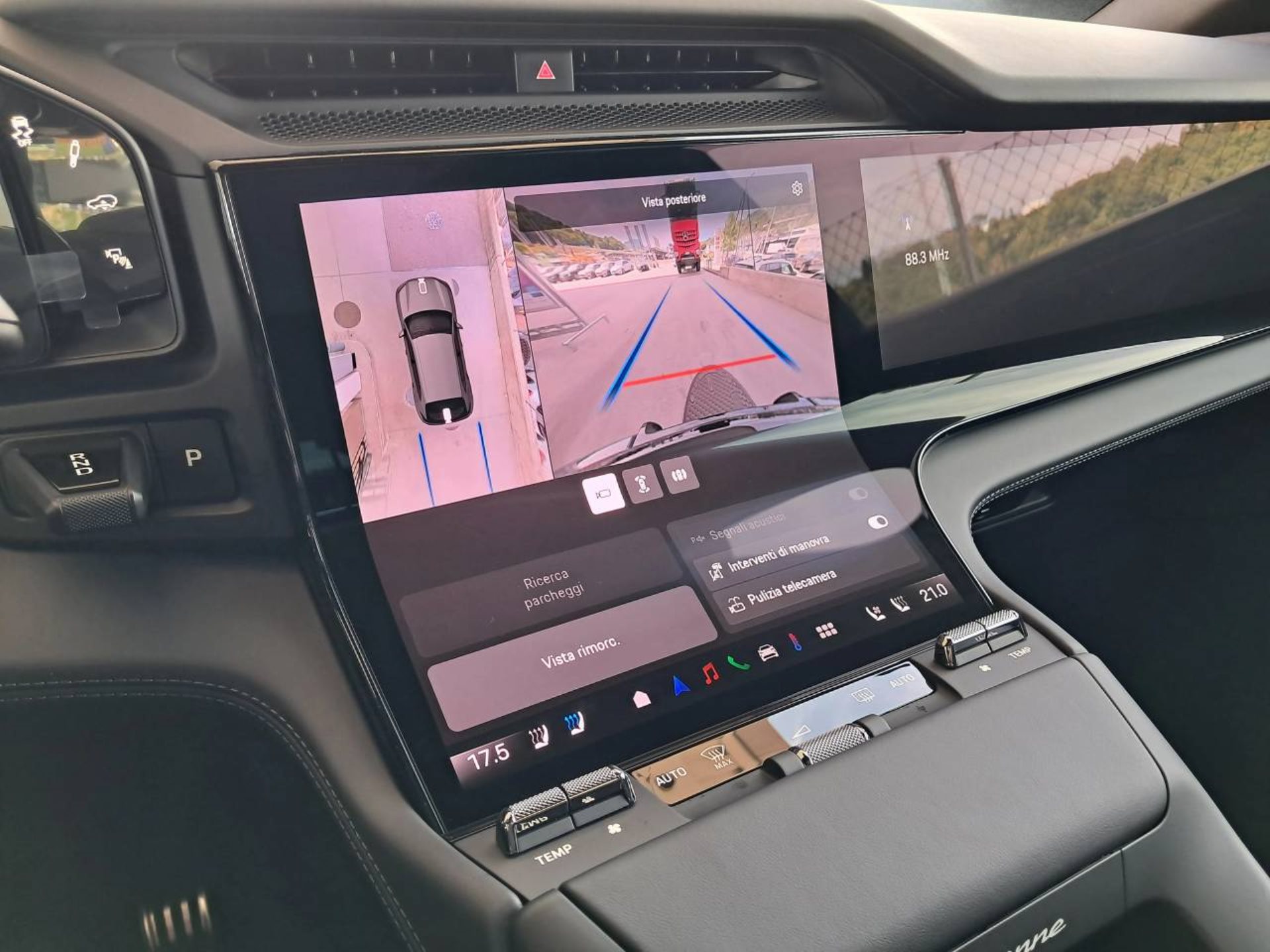 PORSCHE Cayenne Electric-image-21