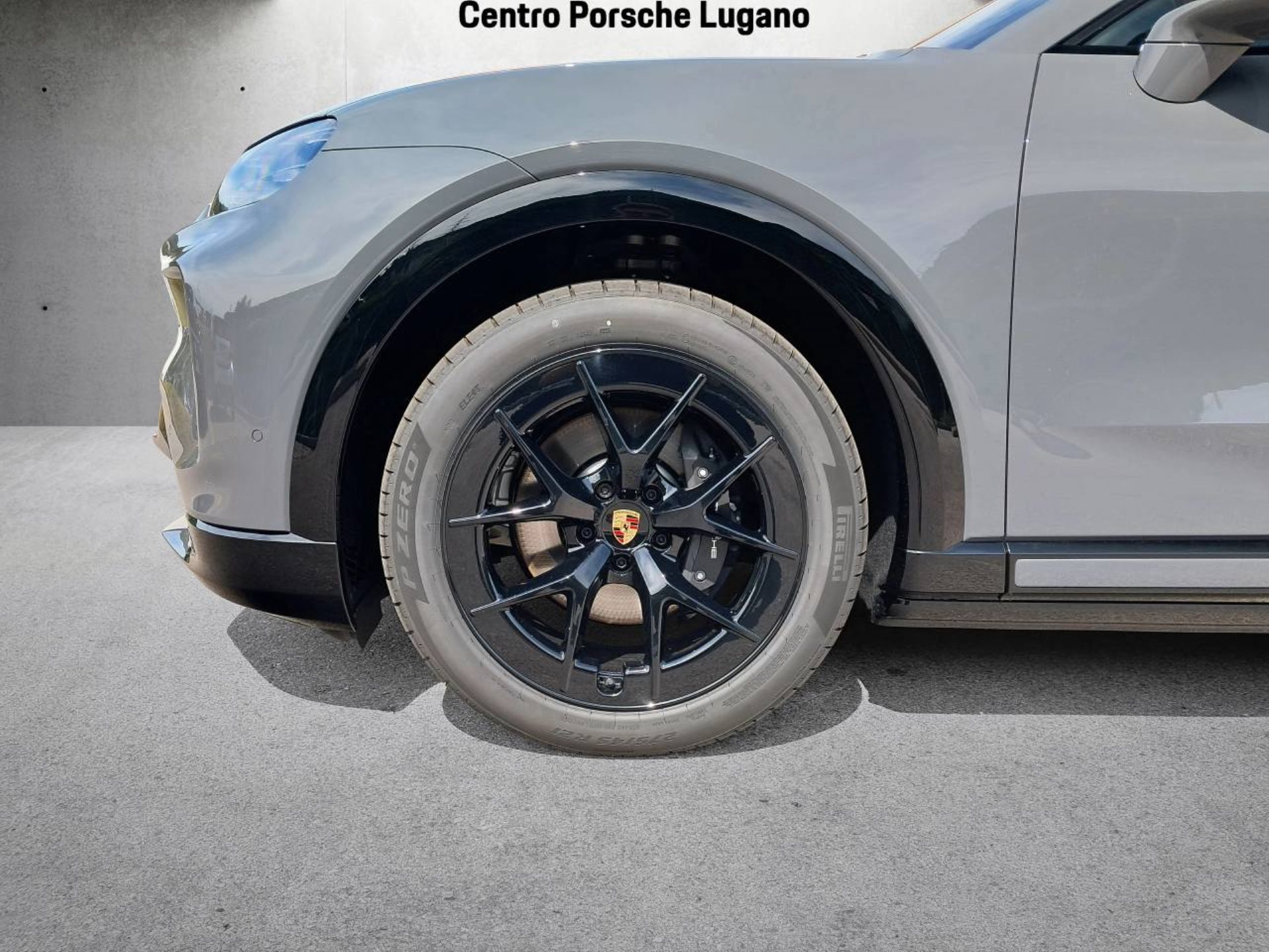 PORSCHE Cayenne Electric-image-11