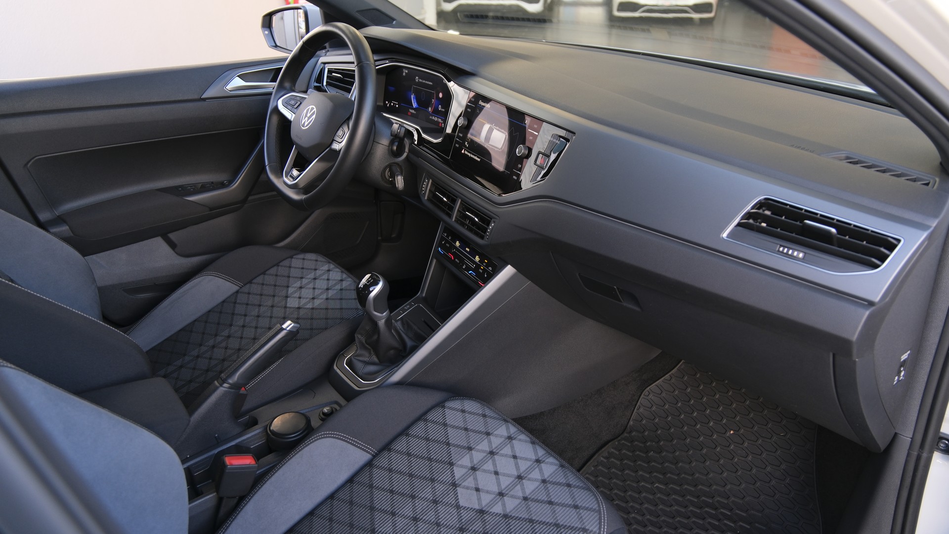 VW Polo 1.0 TSI R-Line-image-12