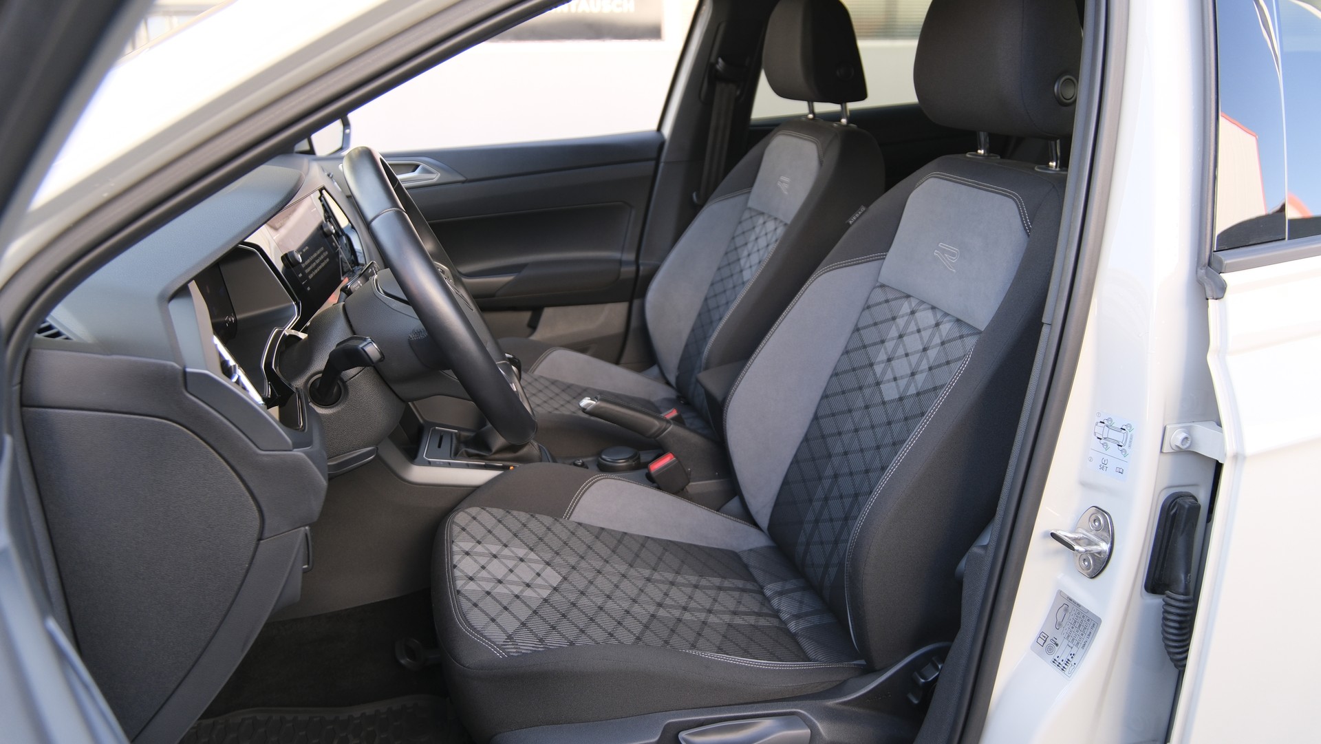VW Polo 1.0 TSI R-Line-image-3