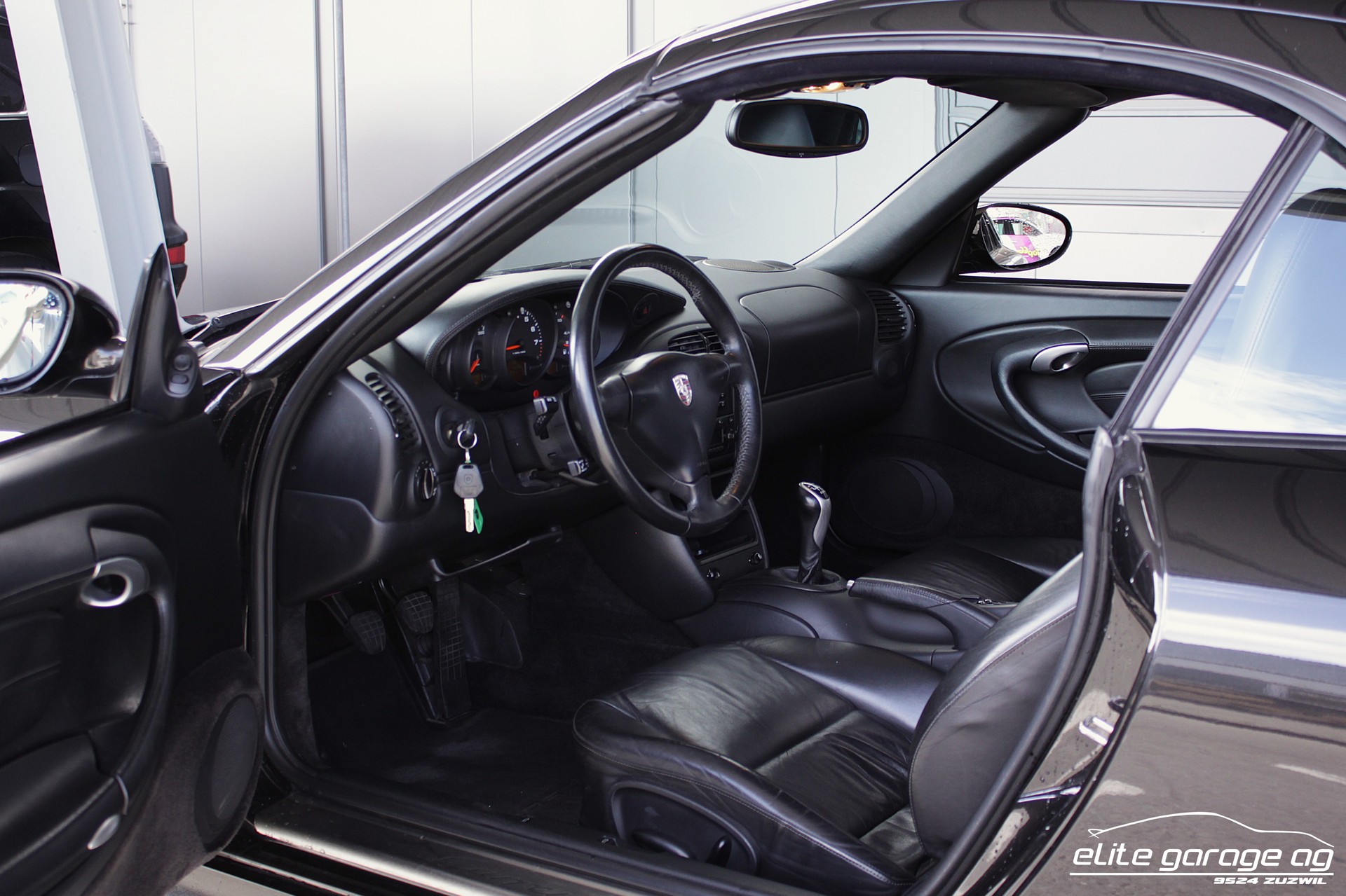 PORSCHE 911 Carrera Cabrio-image-13