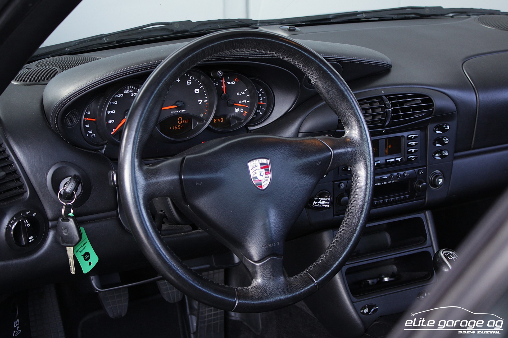 PORSCHE 911 Carrera Cabrio-image-14