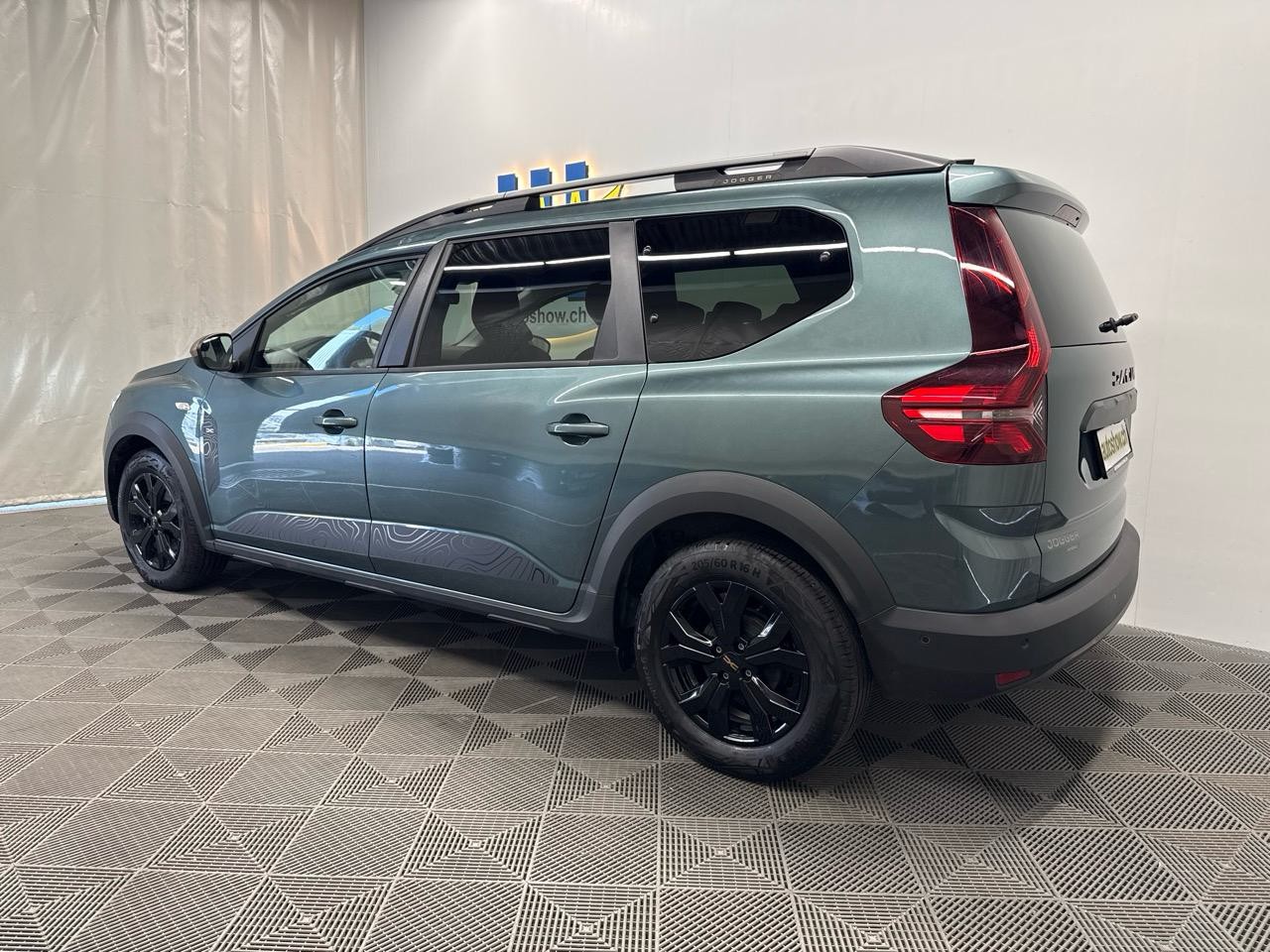 DACIA Jogger HEV 140 Extreme+-image-1