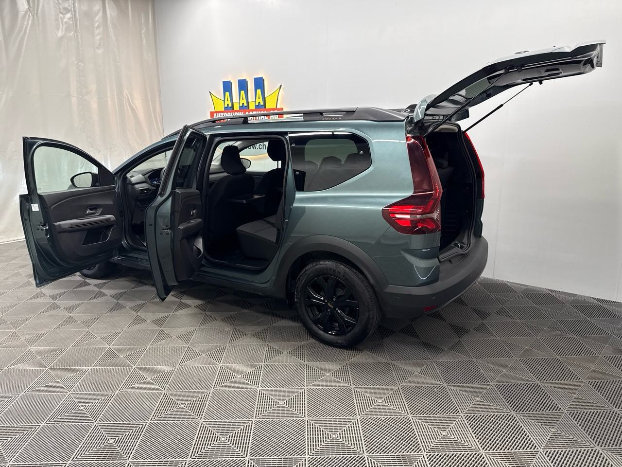 DACIA Jogger HEV 140 Extreme+-image-11