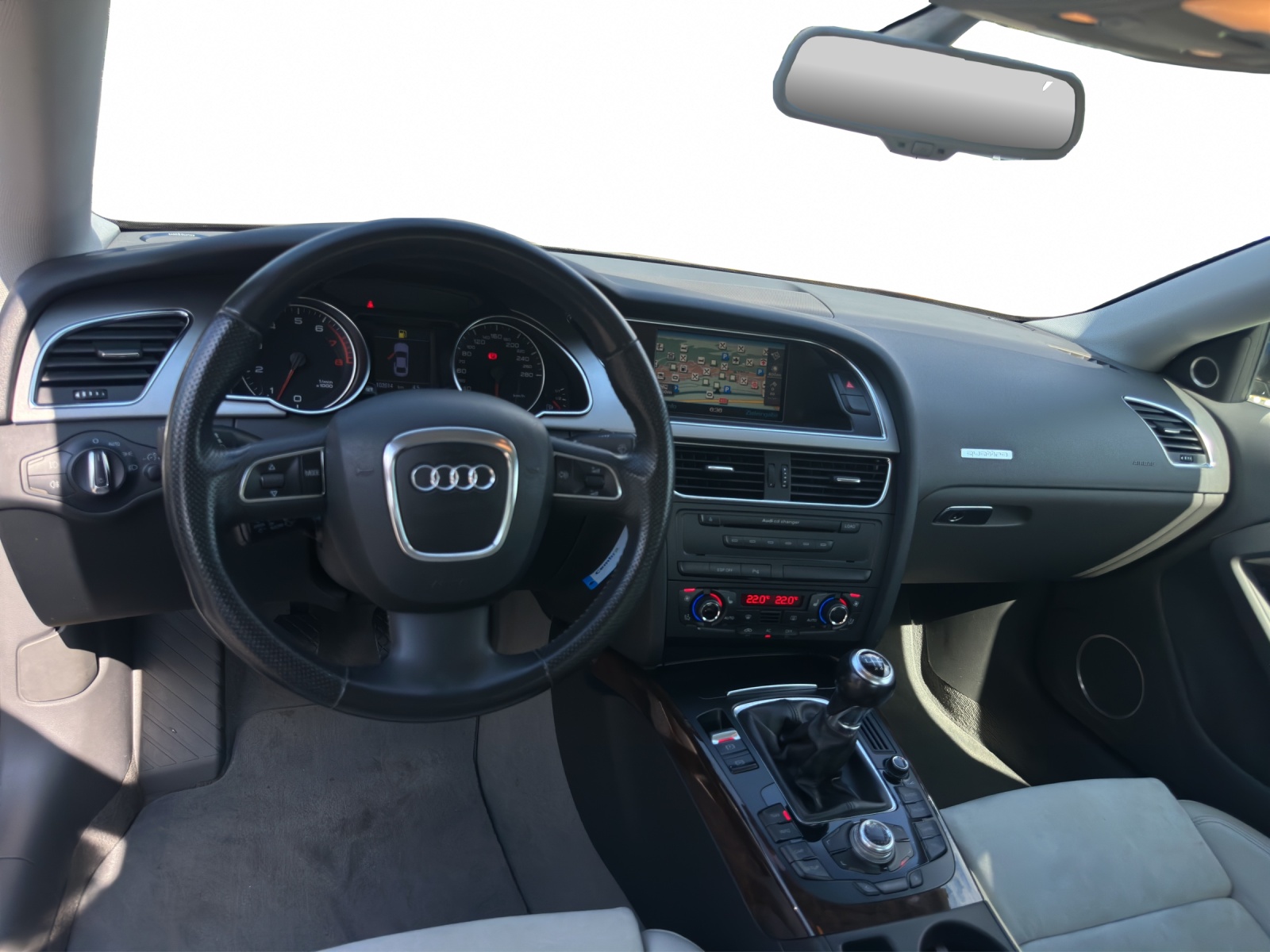 AUDI A5 Coupé 3.2 FSI quattro-image-12