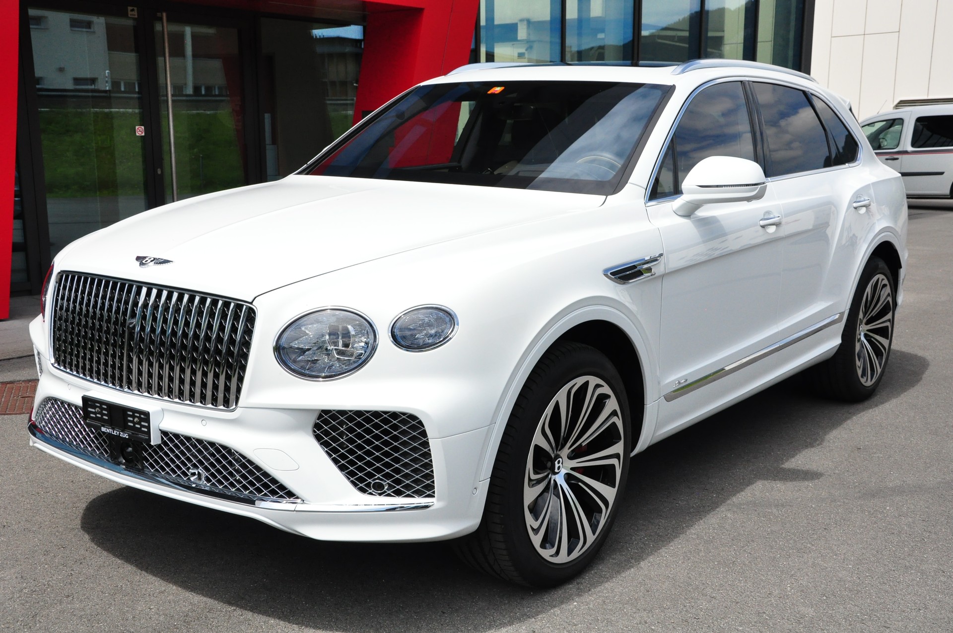 BENTLEY Bentayga Azure-image-3