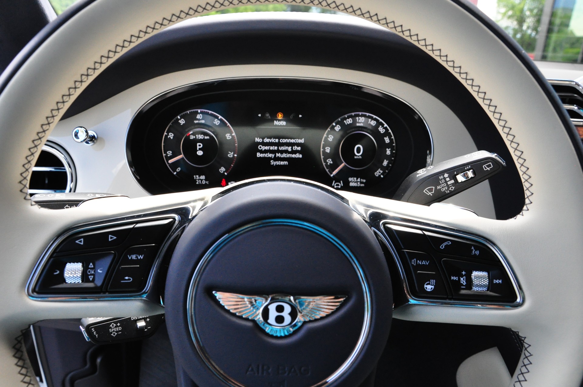 BENTLEY Bentayga Azure-image-14