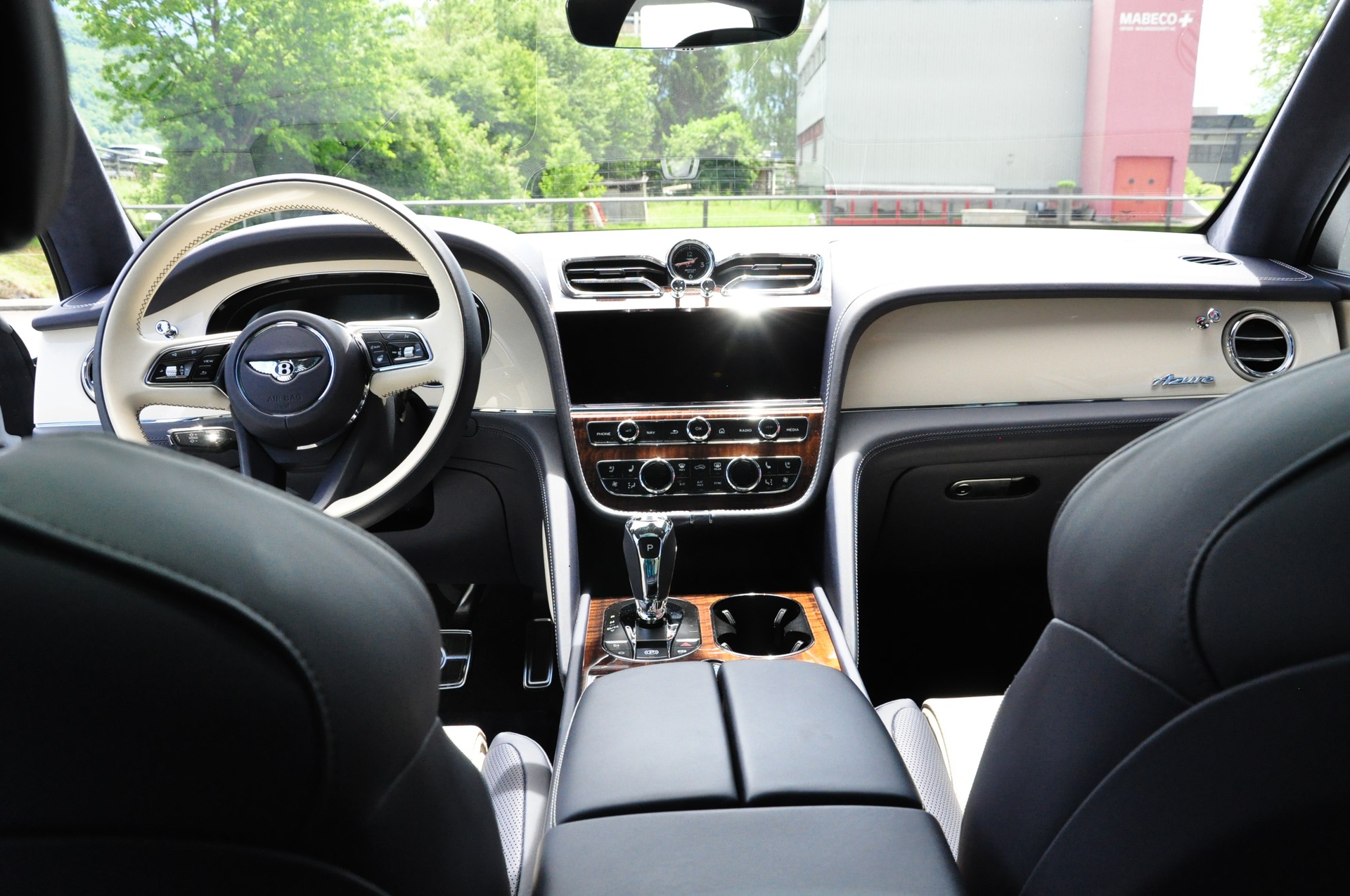 BENTLEY Bentayga Azure-image-10