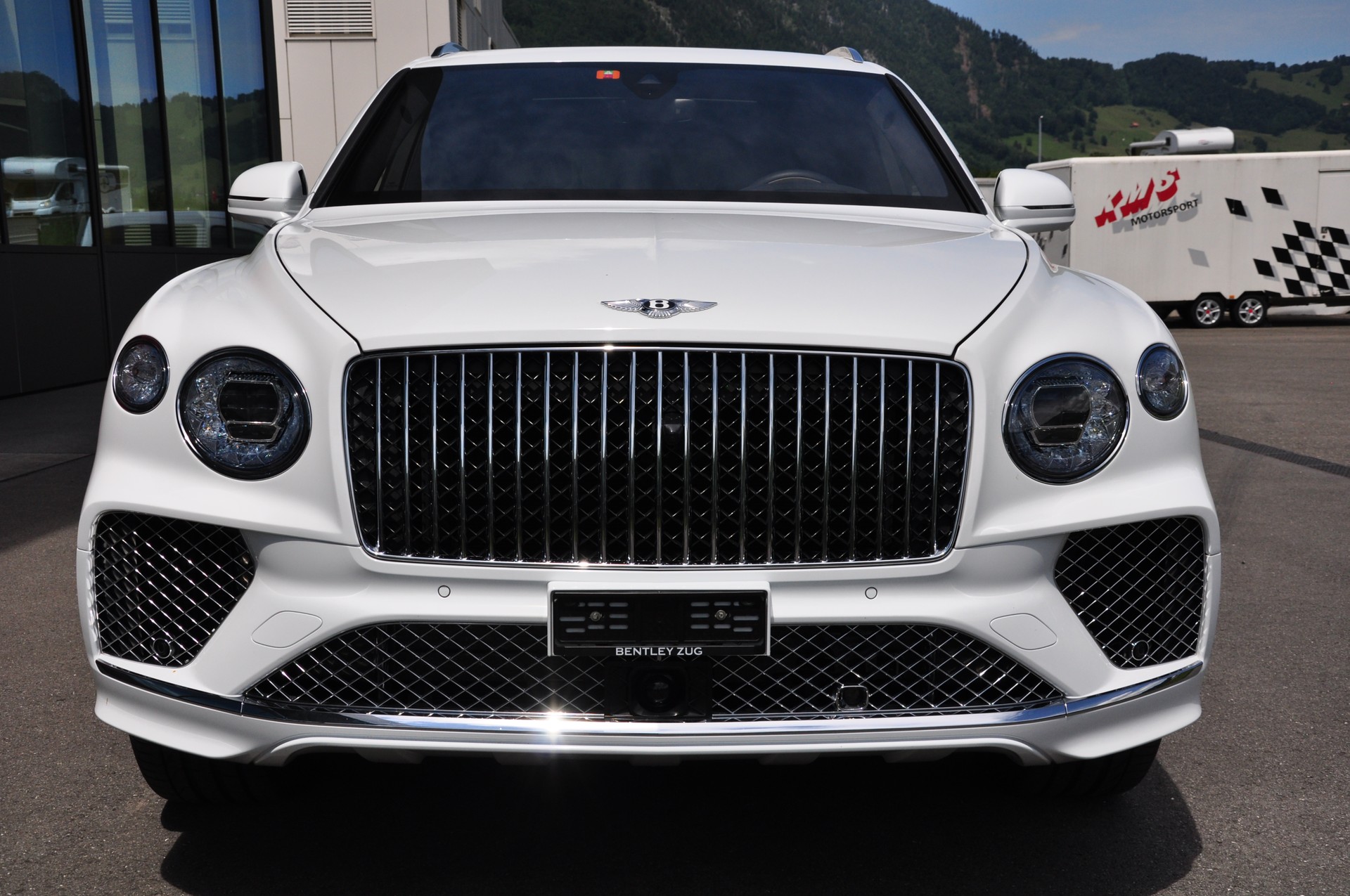 BENTLEY Bentayga Azure-image-1
