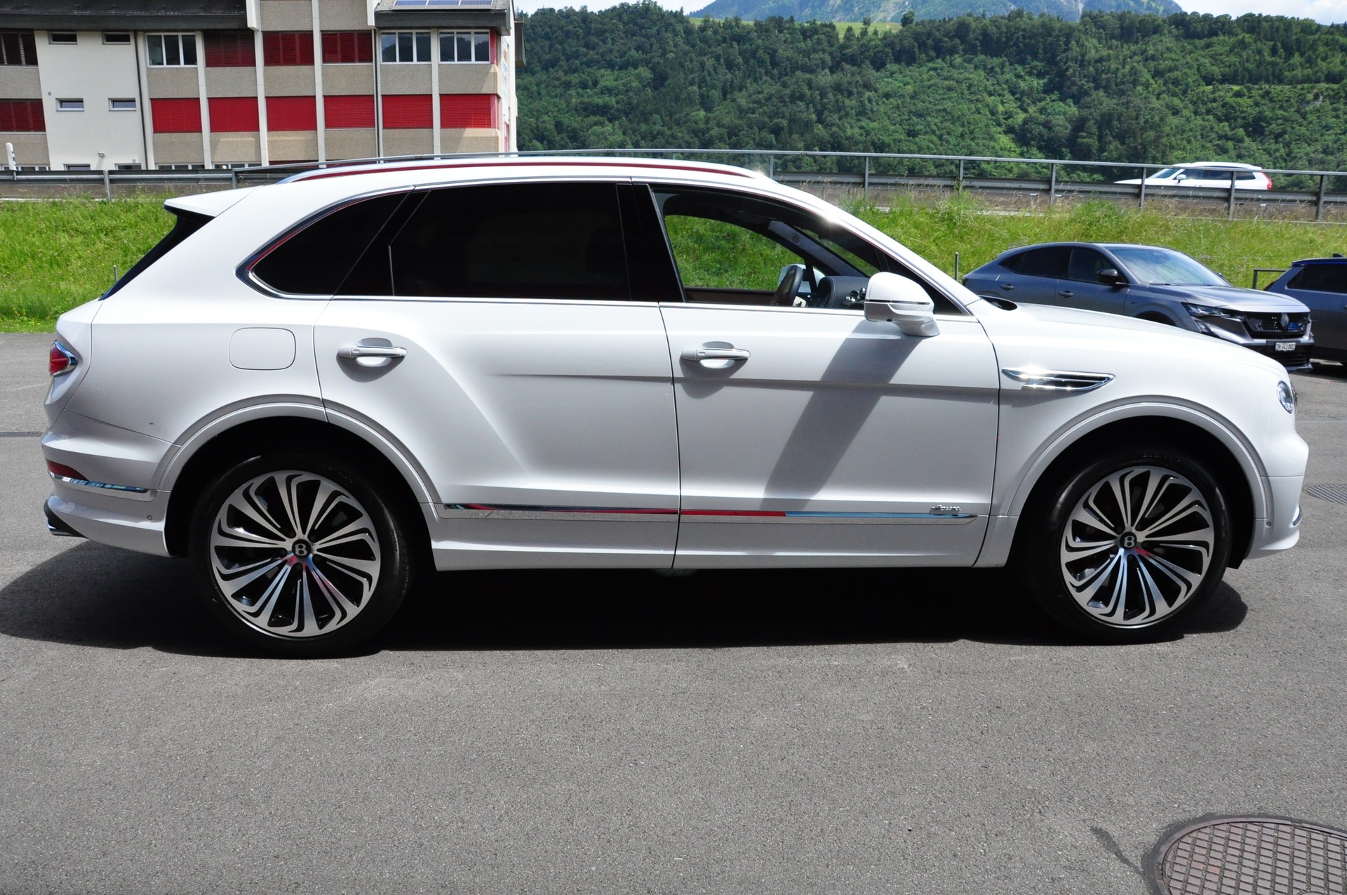 BENTLEY Bentayga Azure-image-7