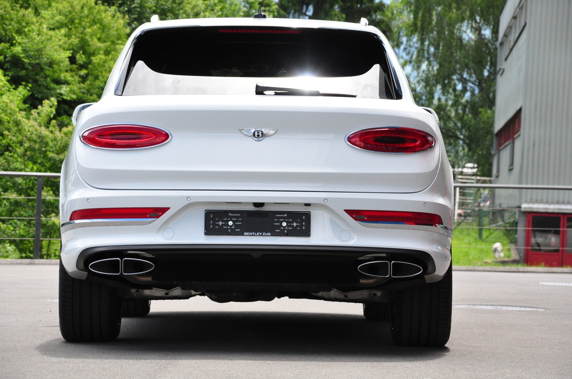 BENTLEY Bentayga Azure-image-5