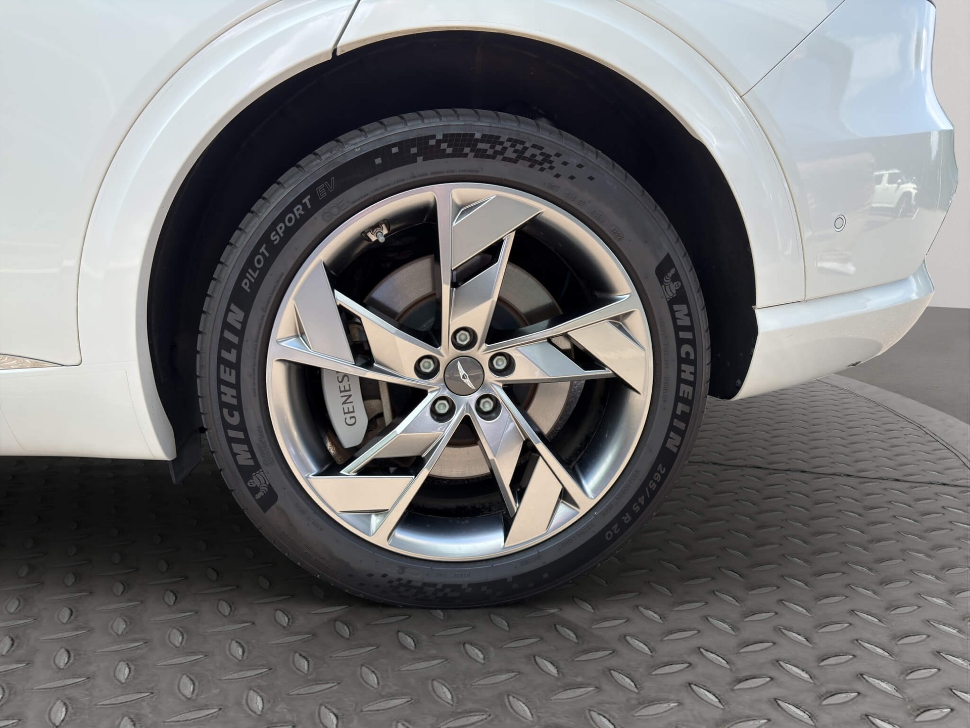 GENESIS GV70 Dual Motor Sport AWD-image-5