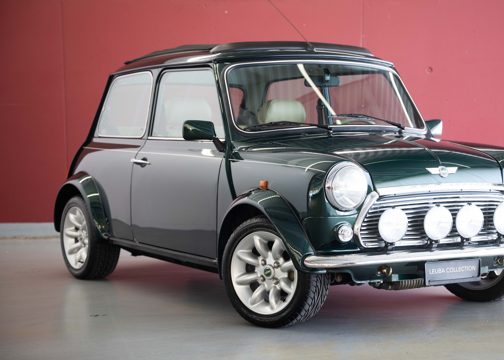 MINI 1.3i Knightsbridge (1st hand Swiss car, as new, certified very low mileage, sunroof, collector item)-image-9