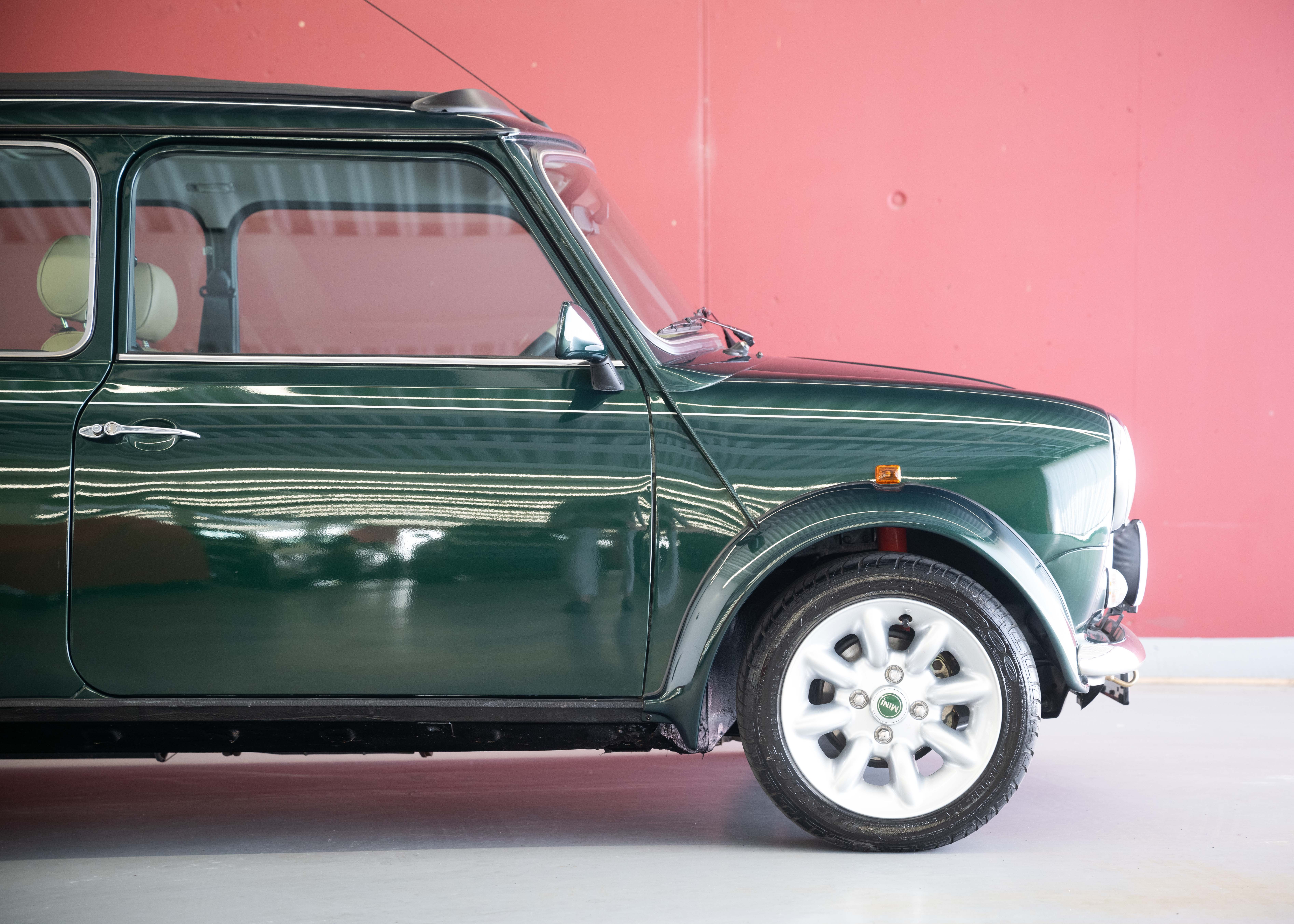 Image MINI MINI 1.3i Knightsbridge (1st hand Swiss car, as new, certified very low mileage, sunroof, collector item)
