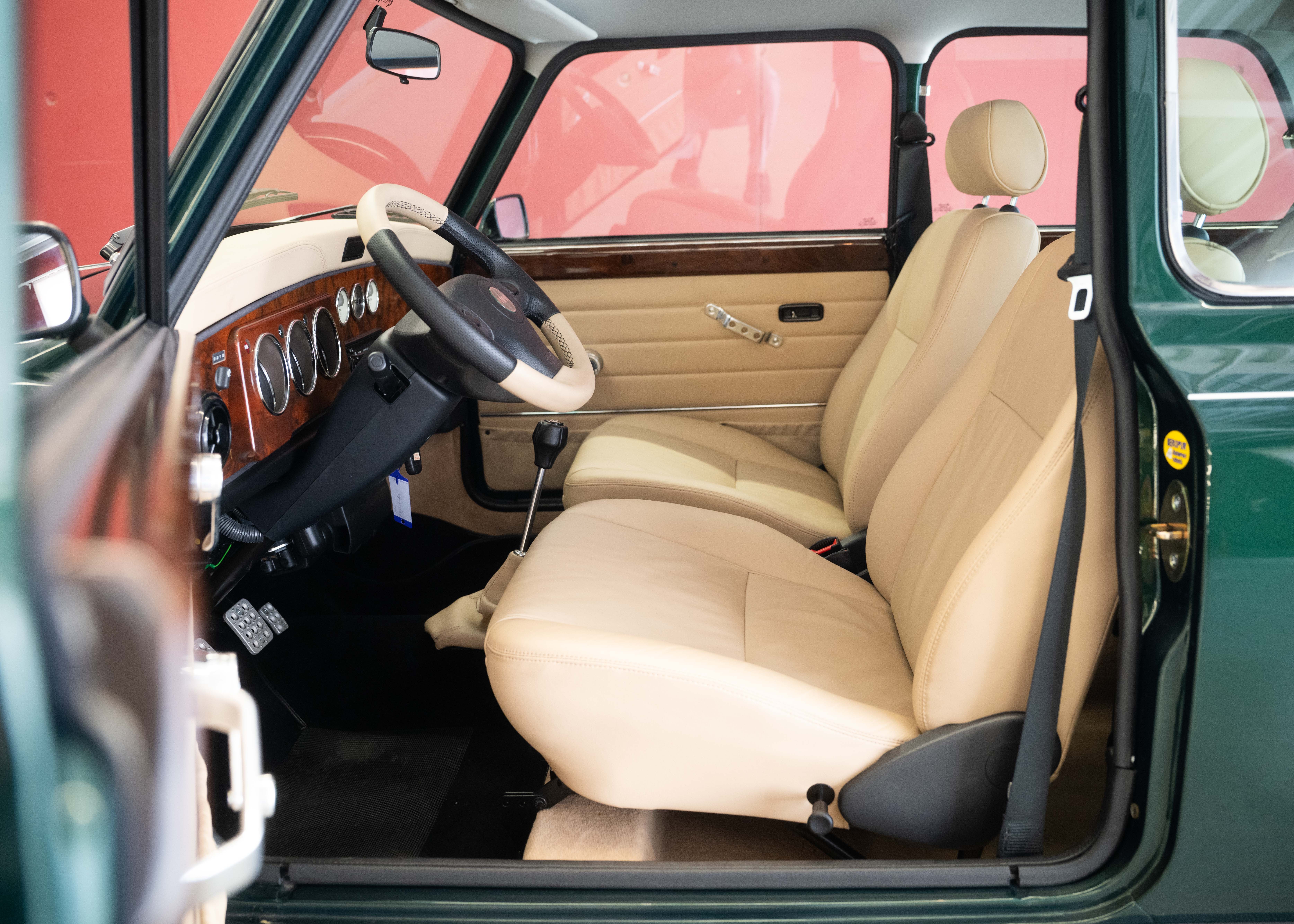 Image MINI MINI 1.3i Knightsbridge (1st hand Swiss car, as new, certified very low mileage, sunroof, collector item)