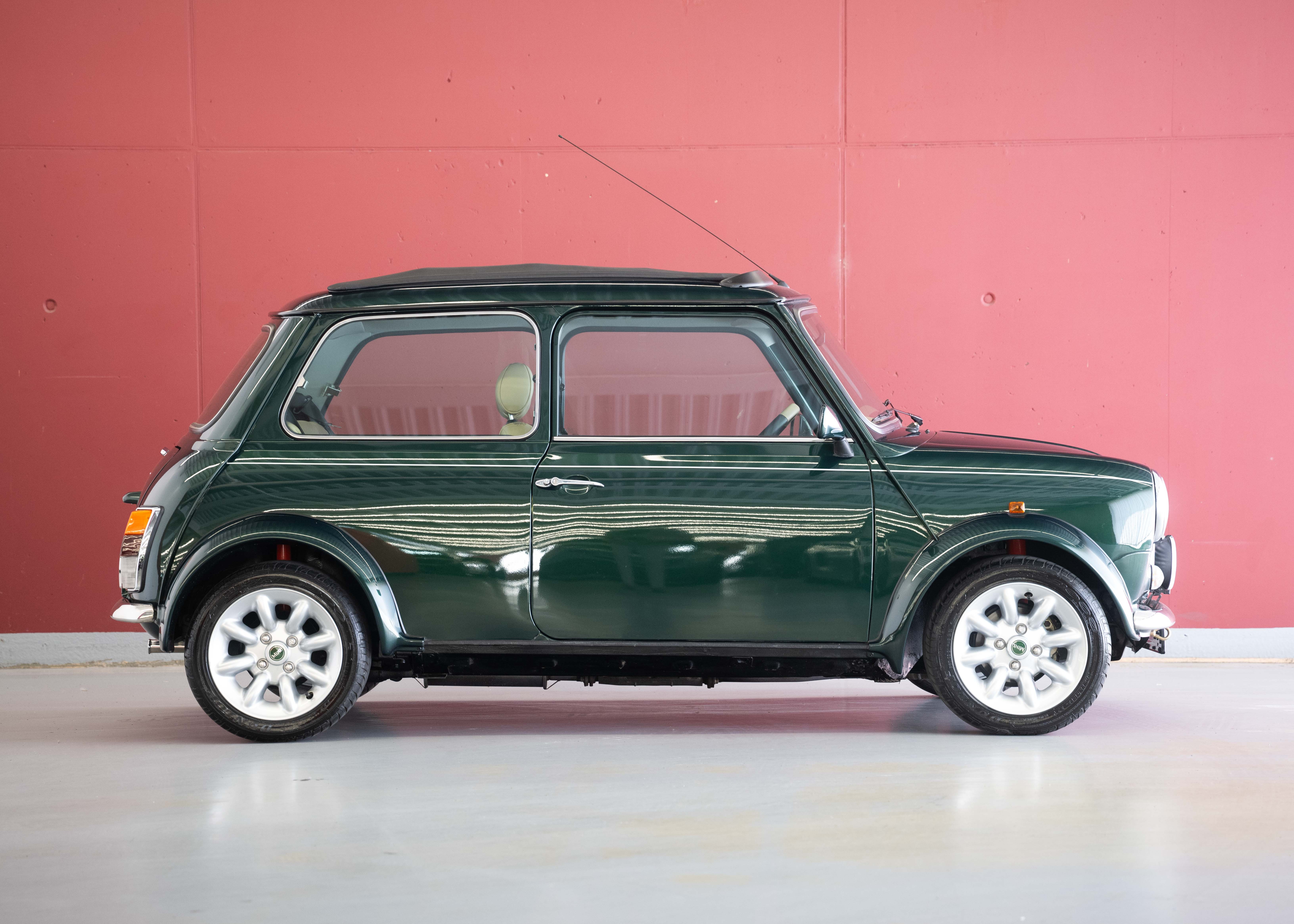Image MINI MINI 1.3i Knightsbridge (1st hand Swiss car, as new, certified very low mileage, sunroof, collector item)
