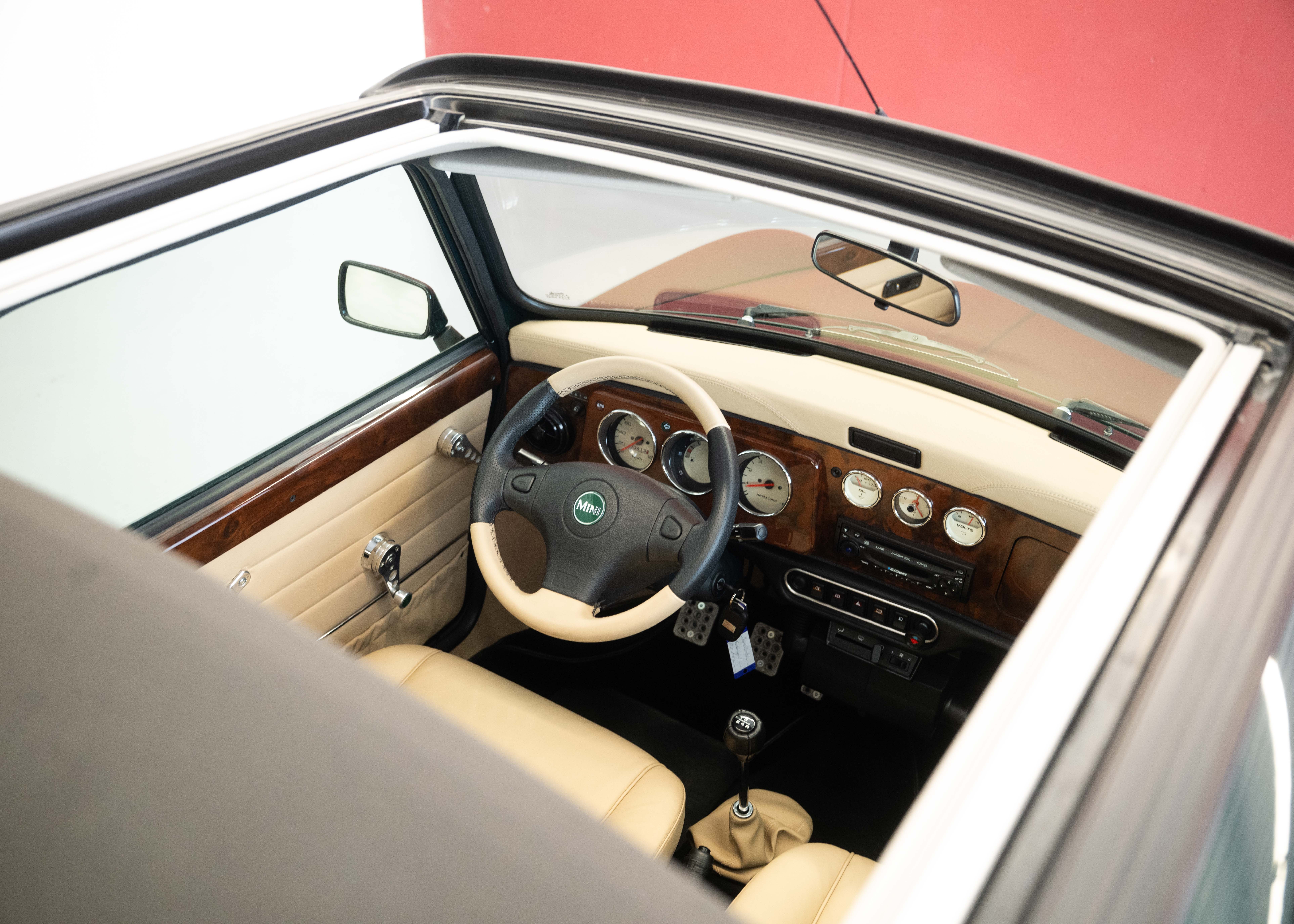 Image MINI MINI 1.3i Knightsbridge (1st hand Swiss car, as new, certified very low mileage, sunroof, collector item)