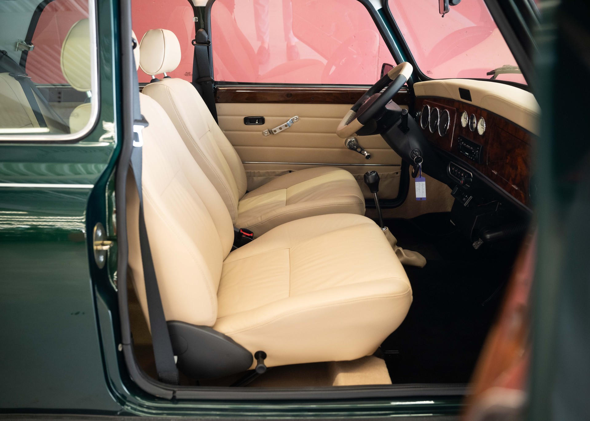 MINI 1.3i Knightsbridge (1st hand Swiss car, as new, certified very low mileage, sunroof, collector item)-image-24
