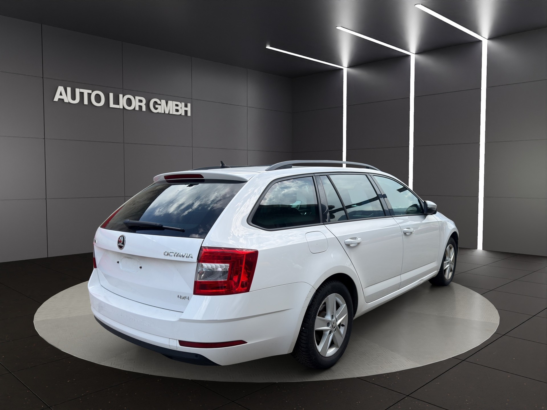 SKODA Octavia Combi 2.0 TDI Scout 4x4 DSG-image-5