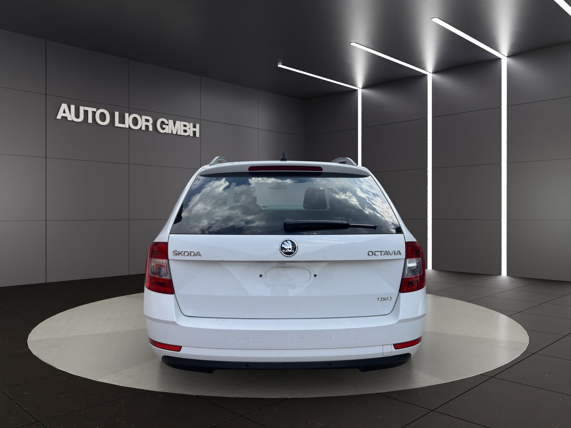 SKODA Octavia Combi 2.0 TDI Scout 4x4 DSG-image-3
