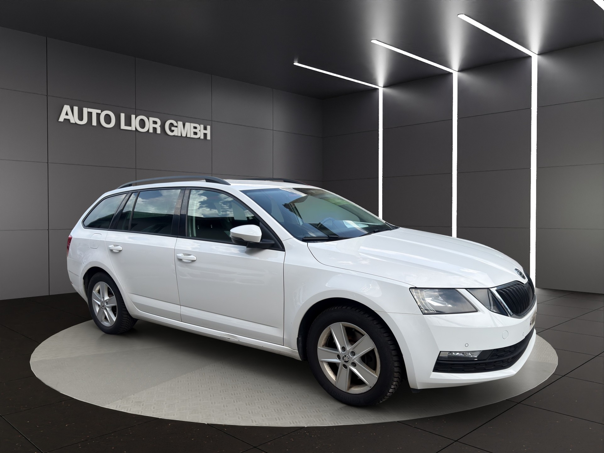 SKODA Octavia Combi 2.0 TDI Scout 4x4 DSG-image-7