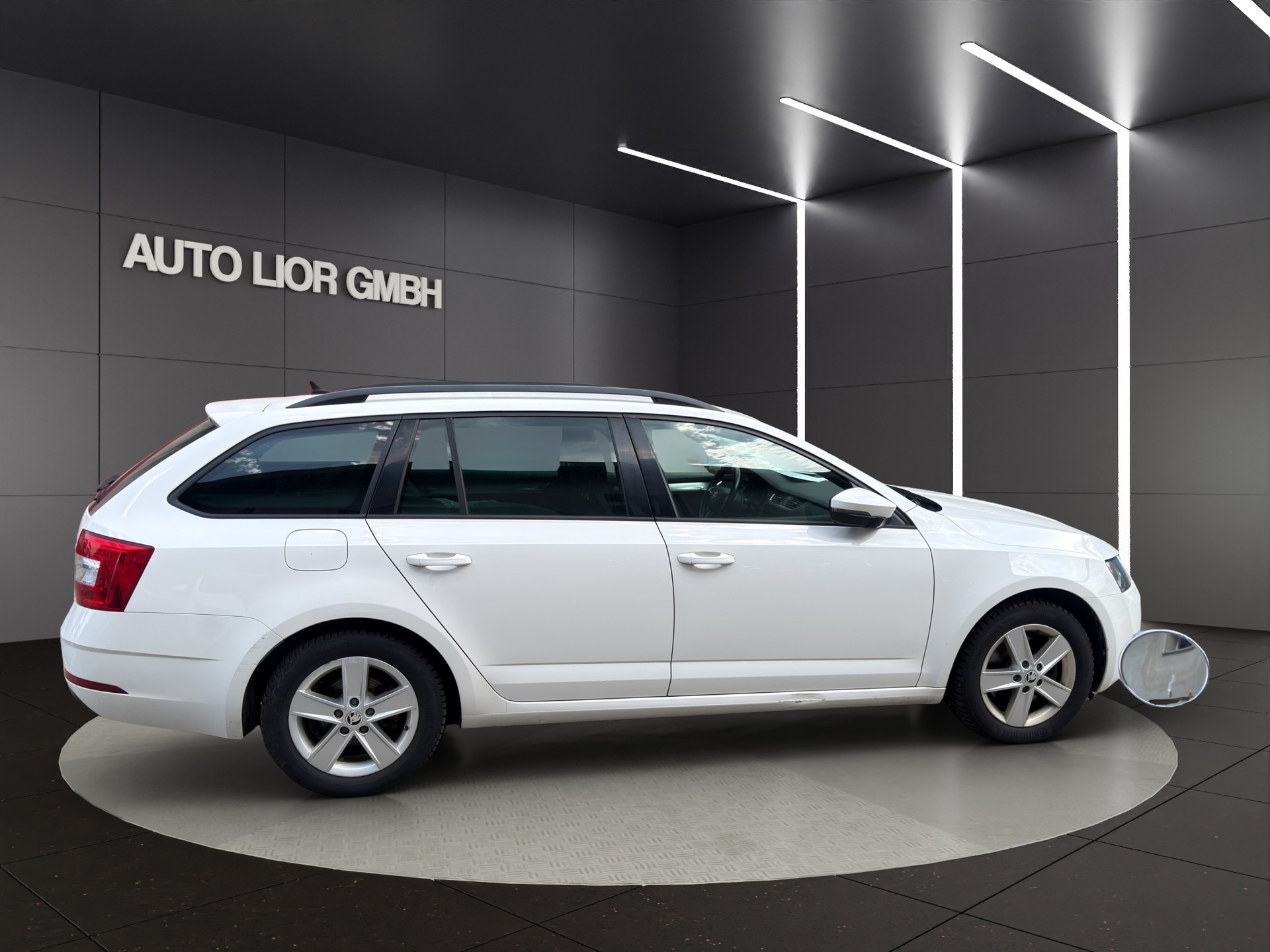 SKODA Octavia Combi 2.0 TDI Scout 4x4 DSG-image-6