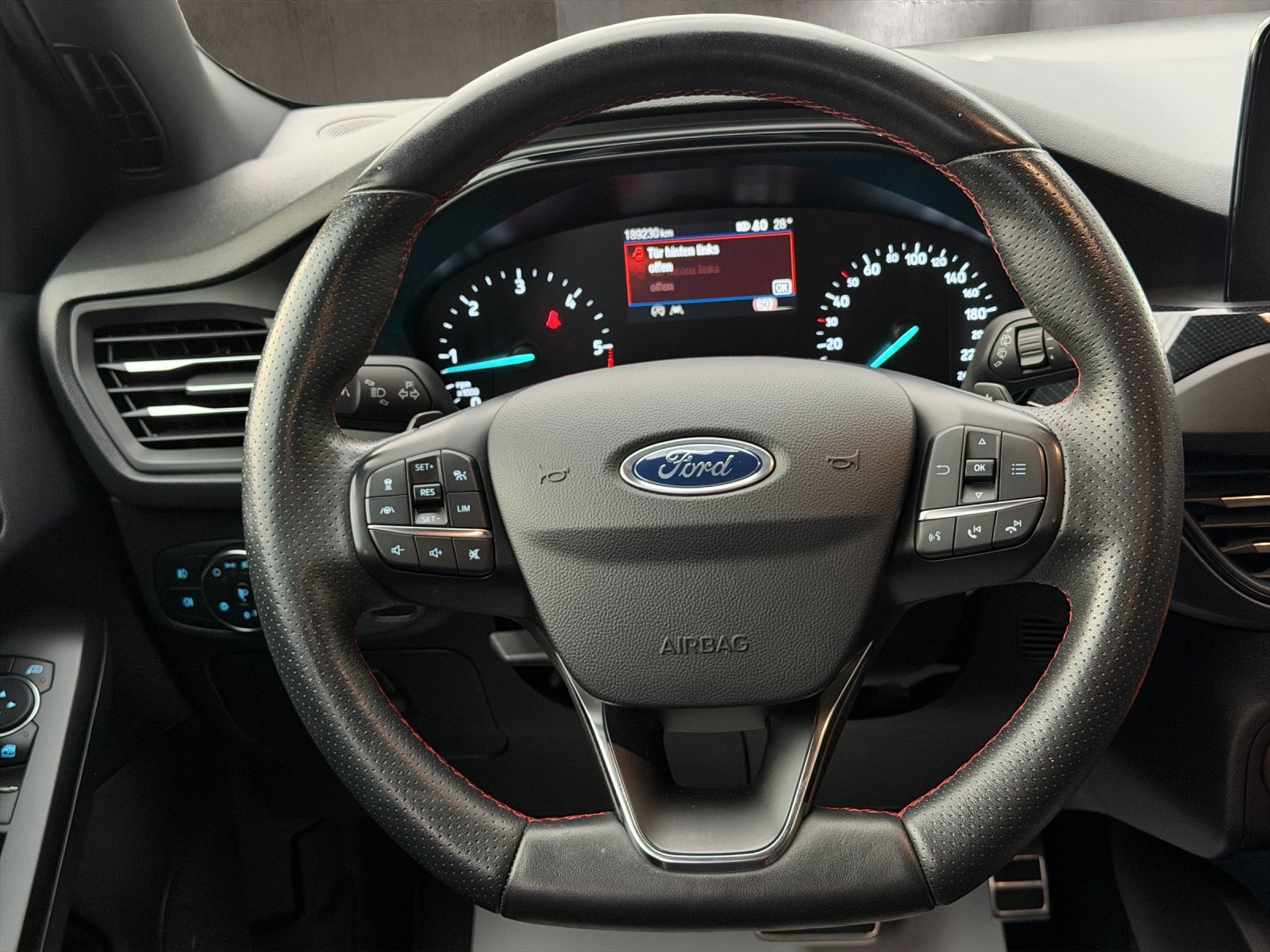 FORD Focus 1.5 TDCi ST Line Automatic-image-14