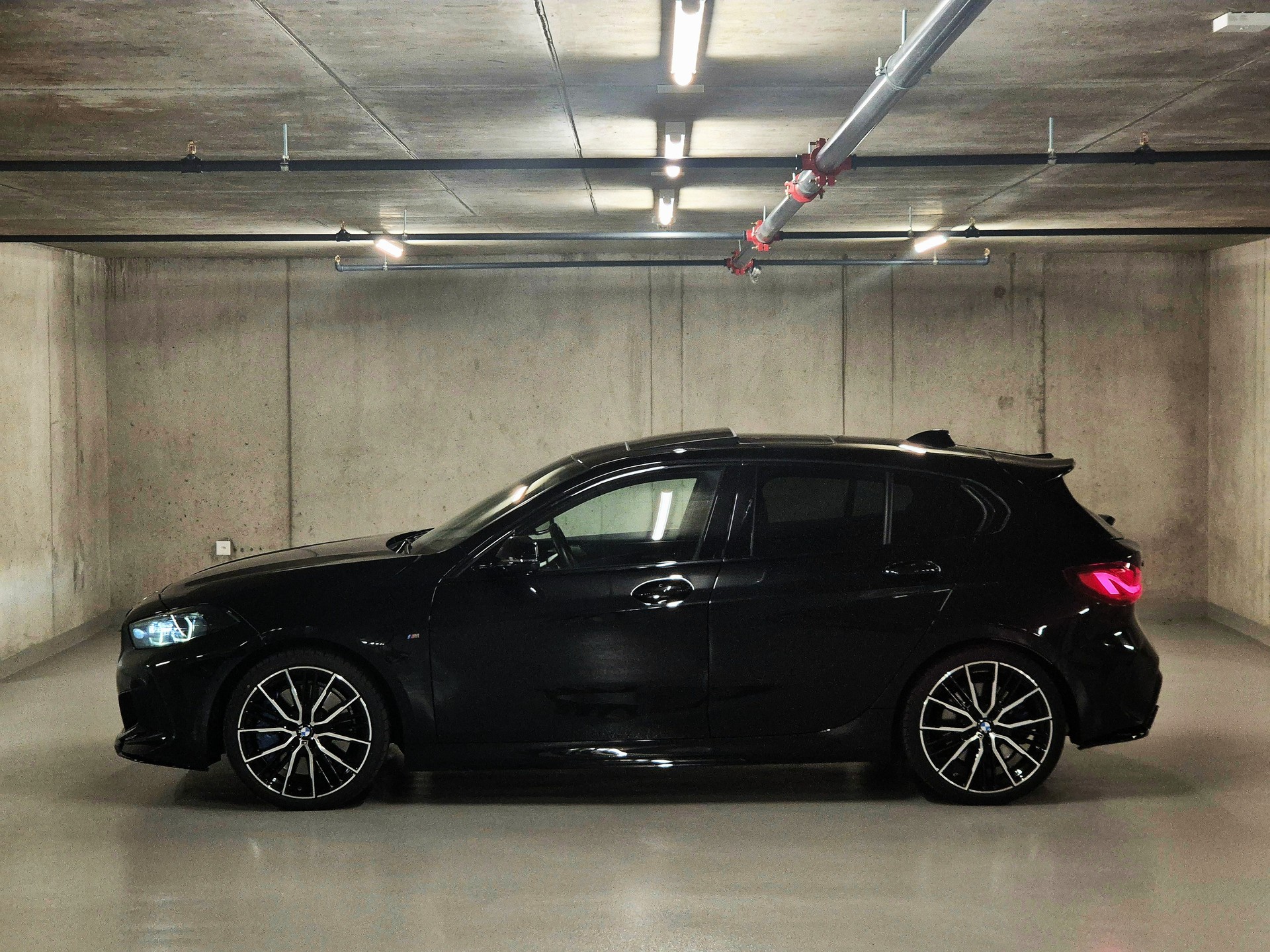 BMW M135i xDrive Steptronic-image-6