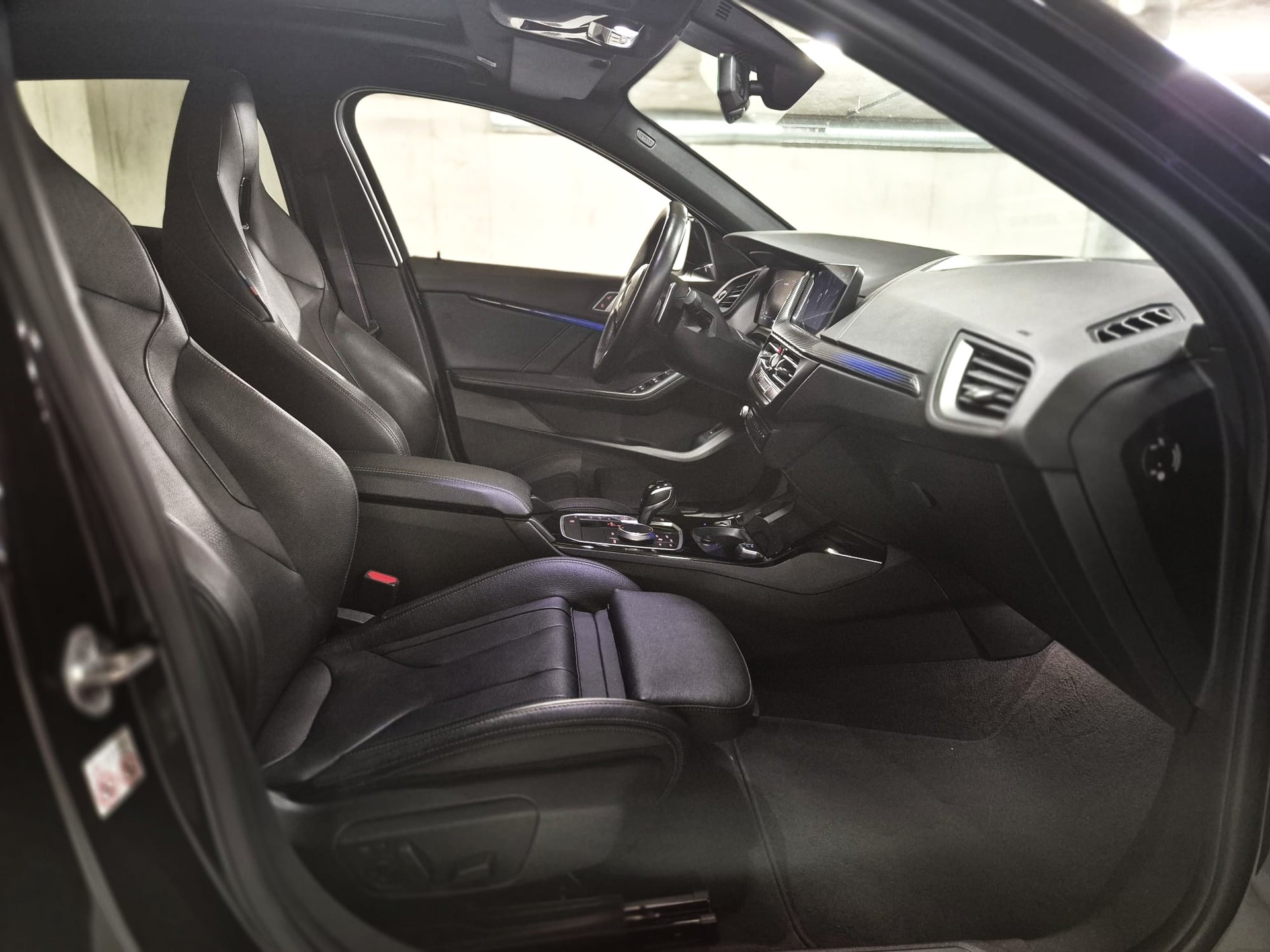 BMW M135i xDrive Steptronic-image-16