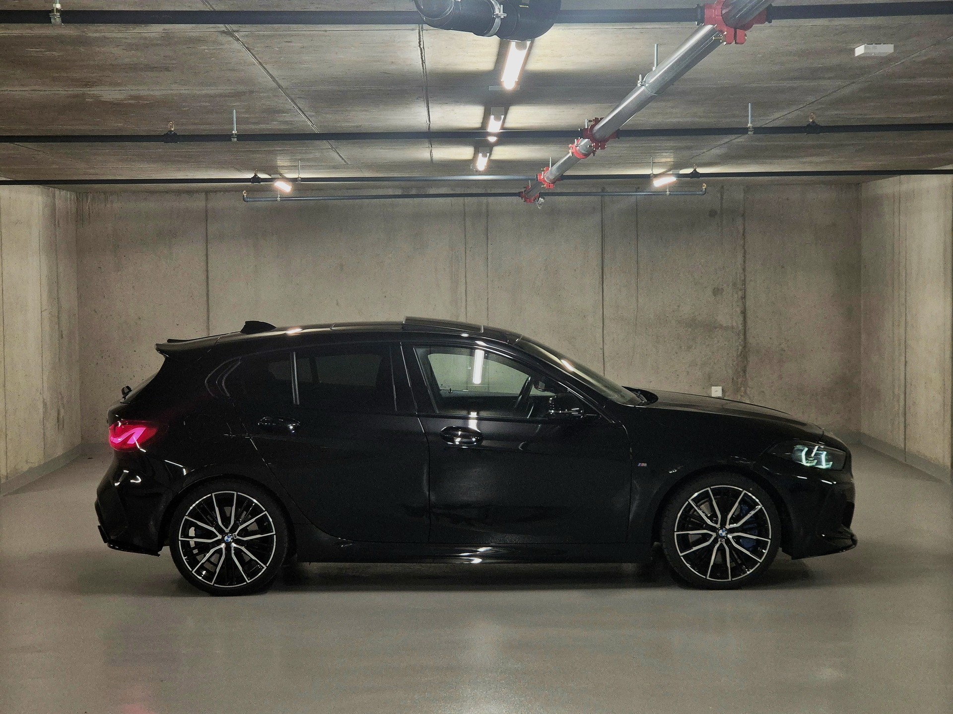 BMW M135i xDrive Steptronic-image-5