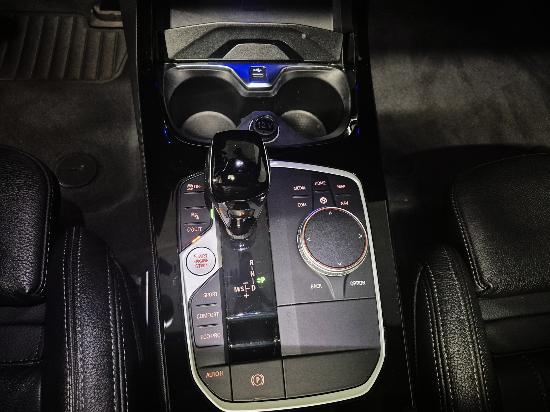 BMW M135i xDrive Steptronic-image-18