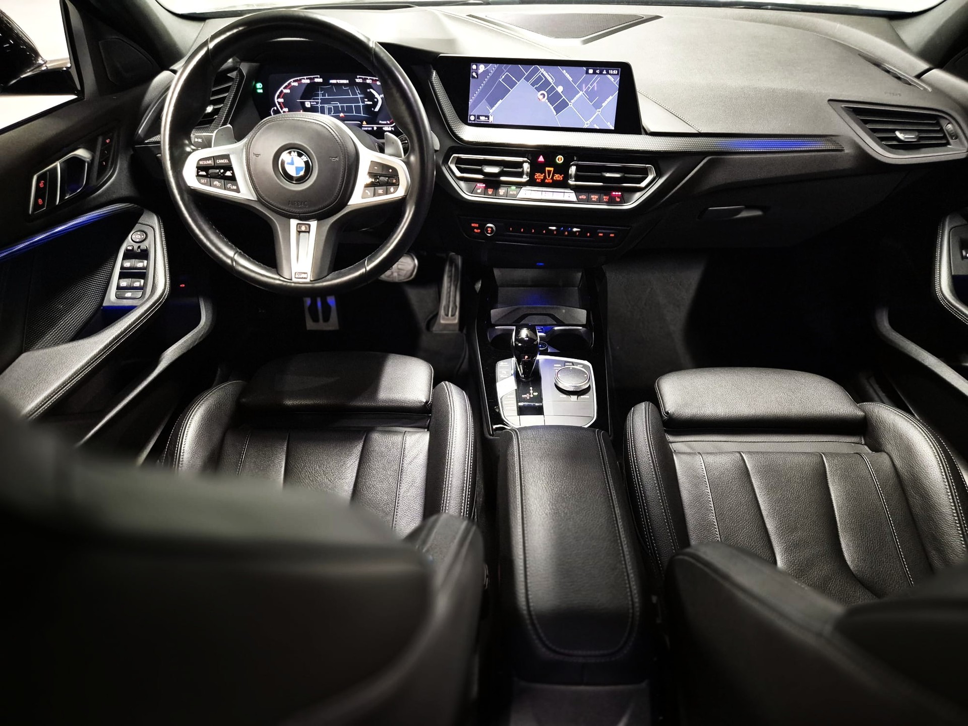 BMW M135i xDrive Steptronic-image-13