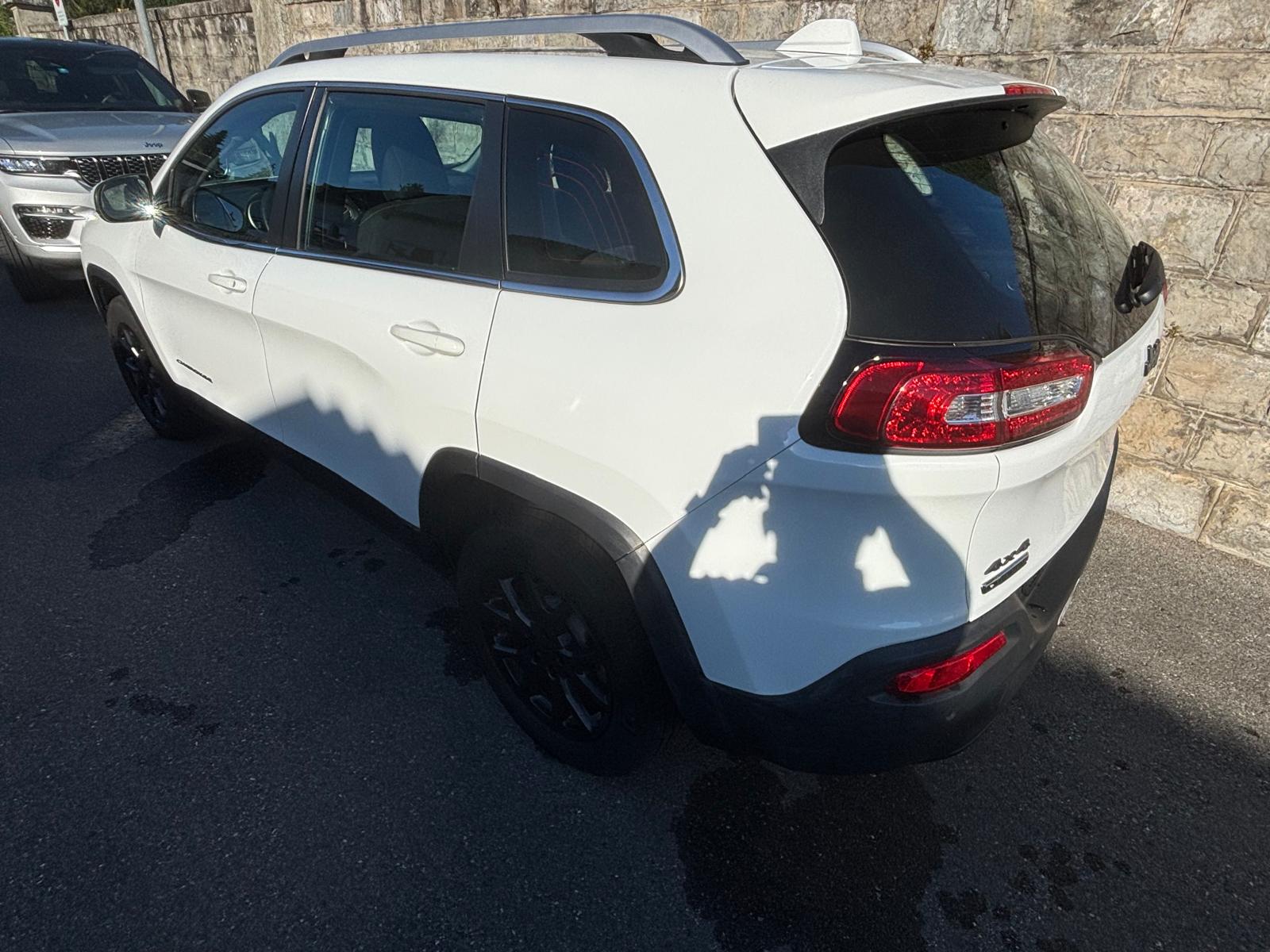 JEEP Cherokee 2.2TD Longitude Sw- Black Ed. AWD 9ATX-image-3