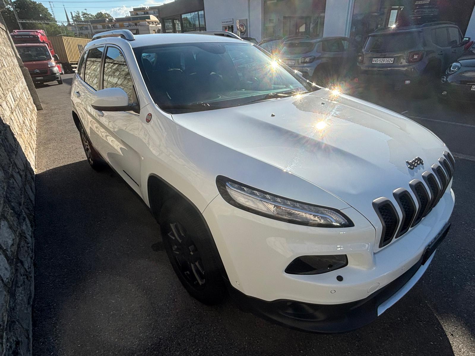 JEEP Cherokee 2.2TD Longitude Sw- Black Ed. AWD 9ATX-image-2